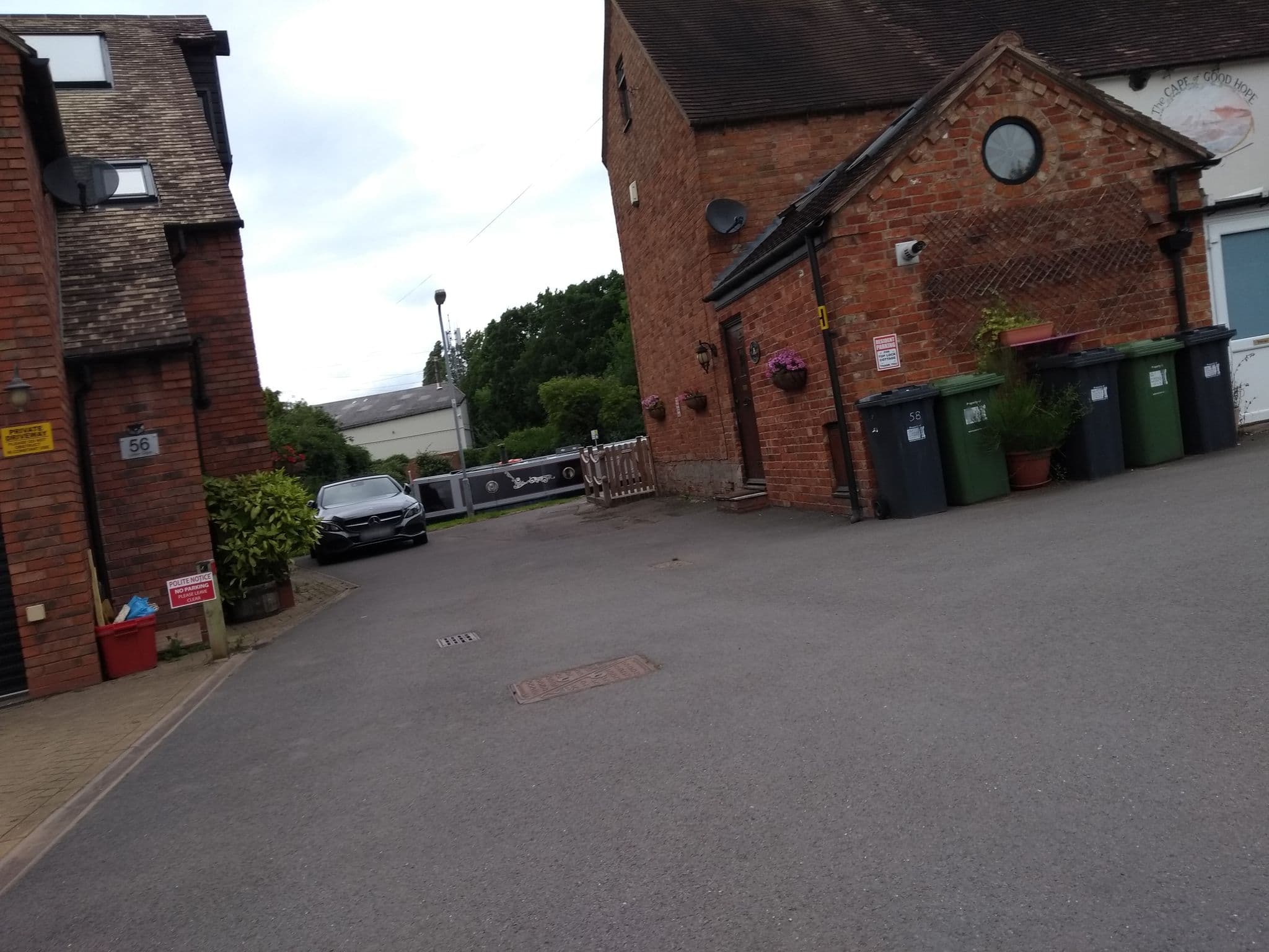 Street view near Fergies Canal Side Cottage, Warwick — © rob (CC BY-SA · Mapillary)