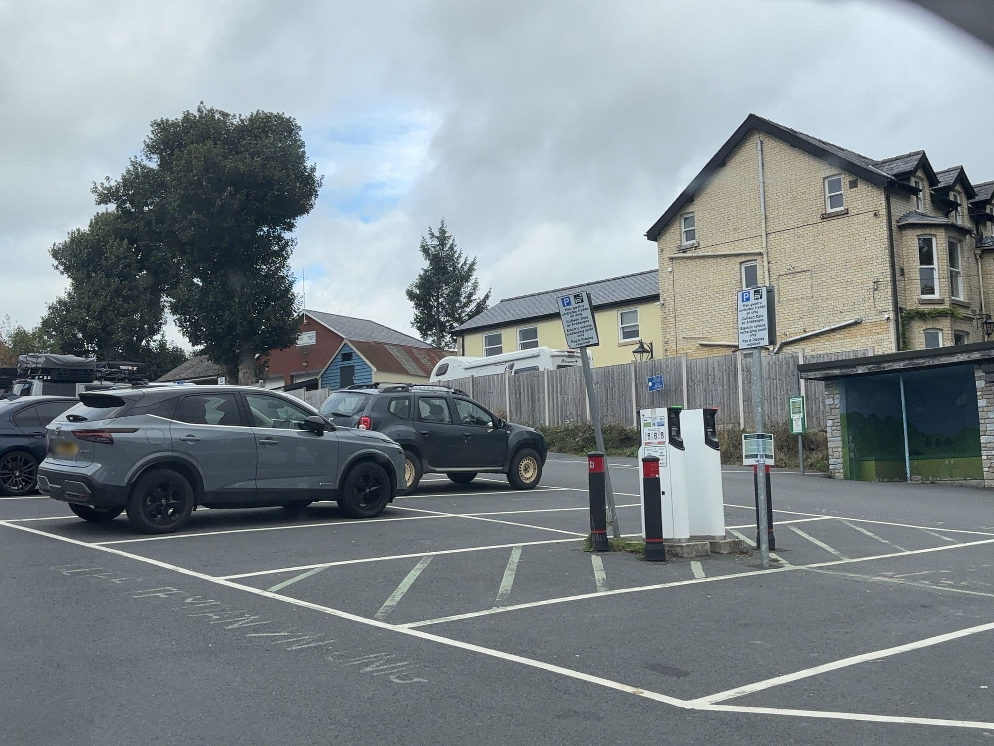Street view near Bryncoed Guest House, Rhayader — © swinetown (CC BY-SA · Mapillary)