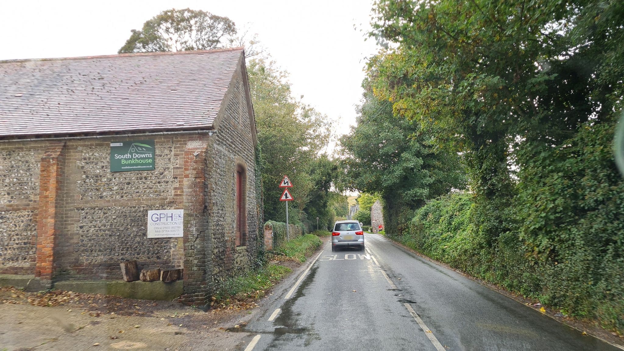 Street view near Southdowns Bunkhouse, Arundel — © andreste96 (CC BY-SA · Mapillary)