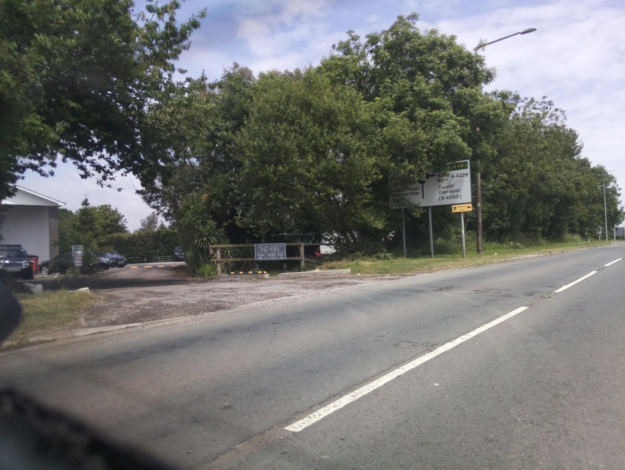 Street view near Vale Park Hotel, Rhoose — © southglos (CC BY-SA · Mapillary)