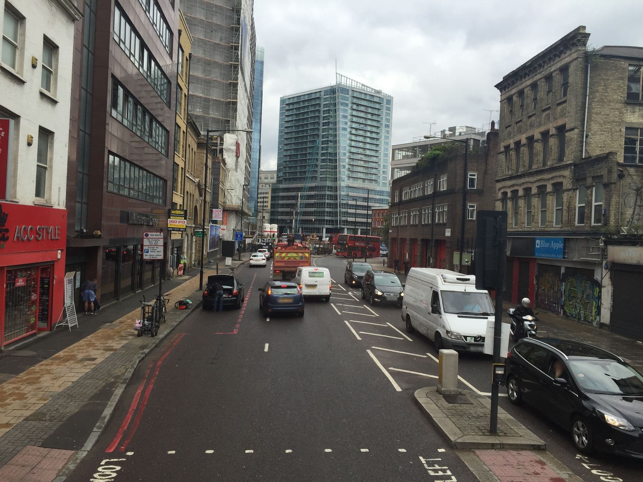 Street view near The Gate, Whitechapel — © mdroads (CC BY-SA · Mapillary)