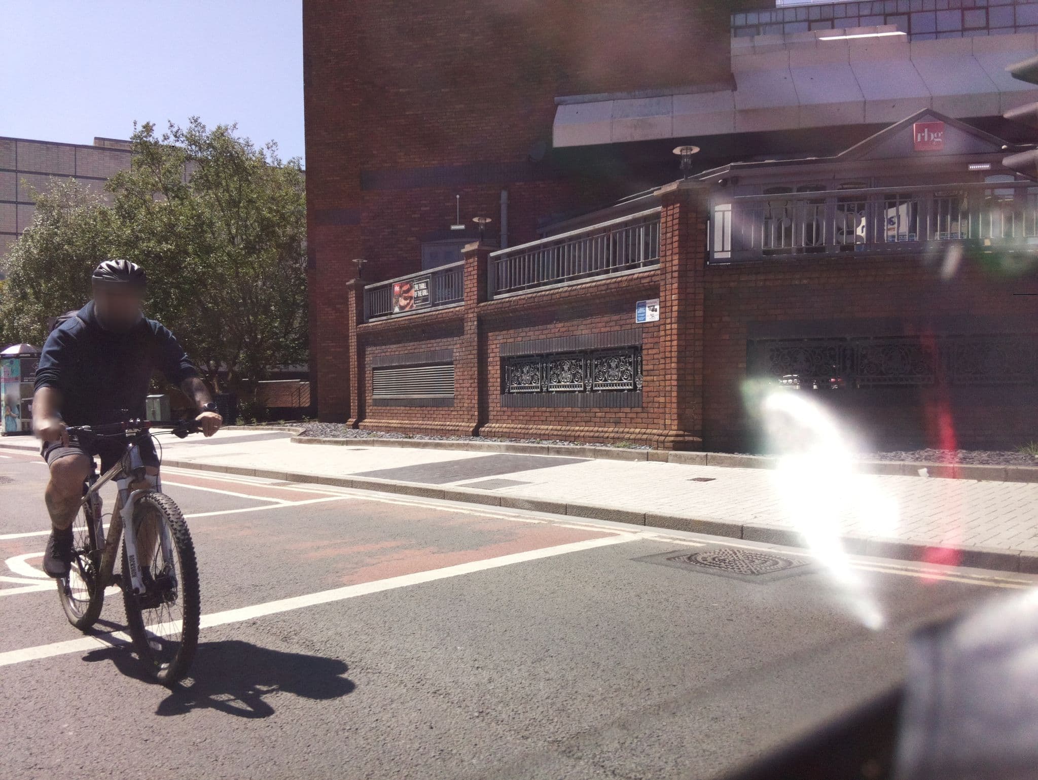 Street view near Park Inn, Cardiff — © southglos (CC BY-SA · Mapillary)