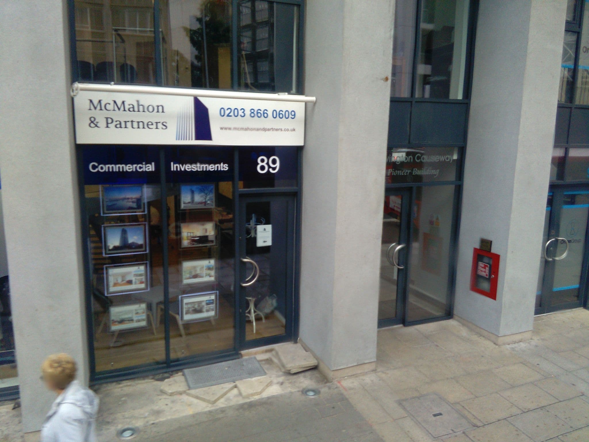Street view near Travelodge, Lambeth — © ris (CC BY-SA · Mapillary)
