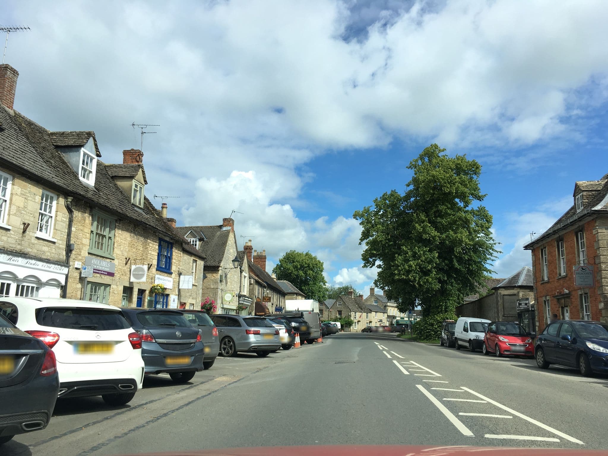 Street view near The Swan, Lechlade — © southglos (CC BY-SA · Mapillary)
