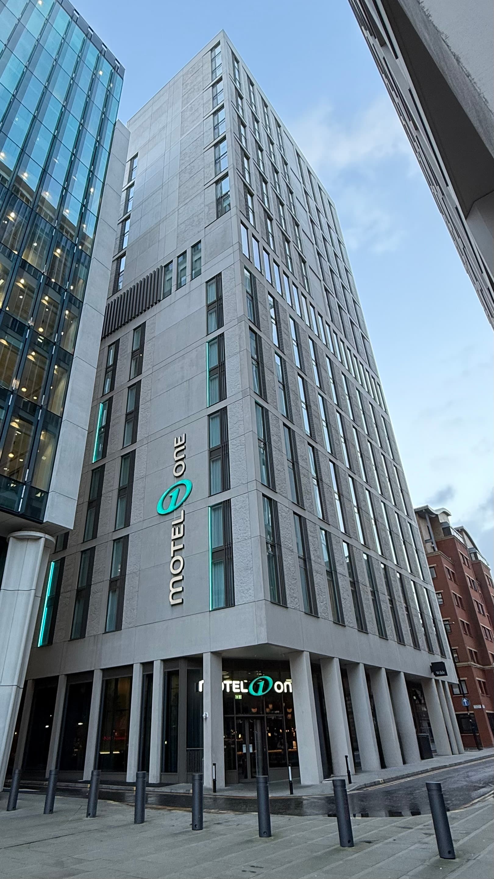 Motel One Manchester-St. Peter's Square (via Wikimedia Commons, CC0)