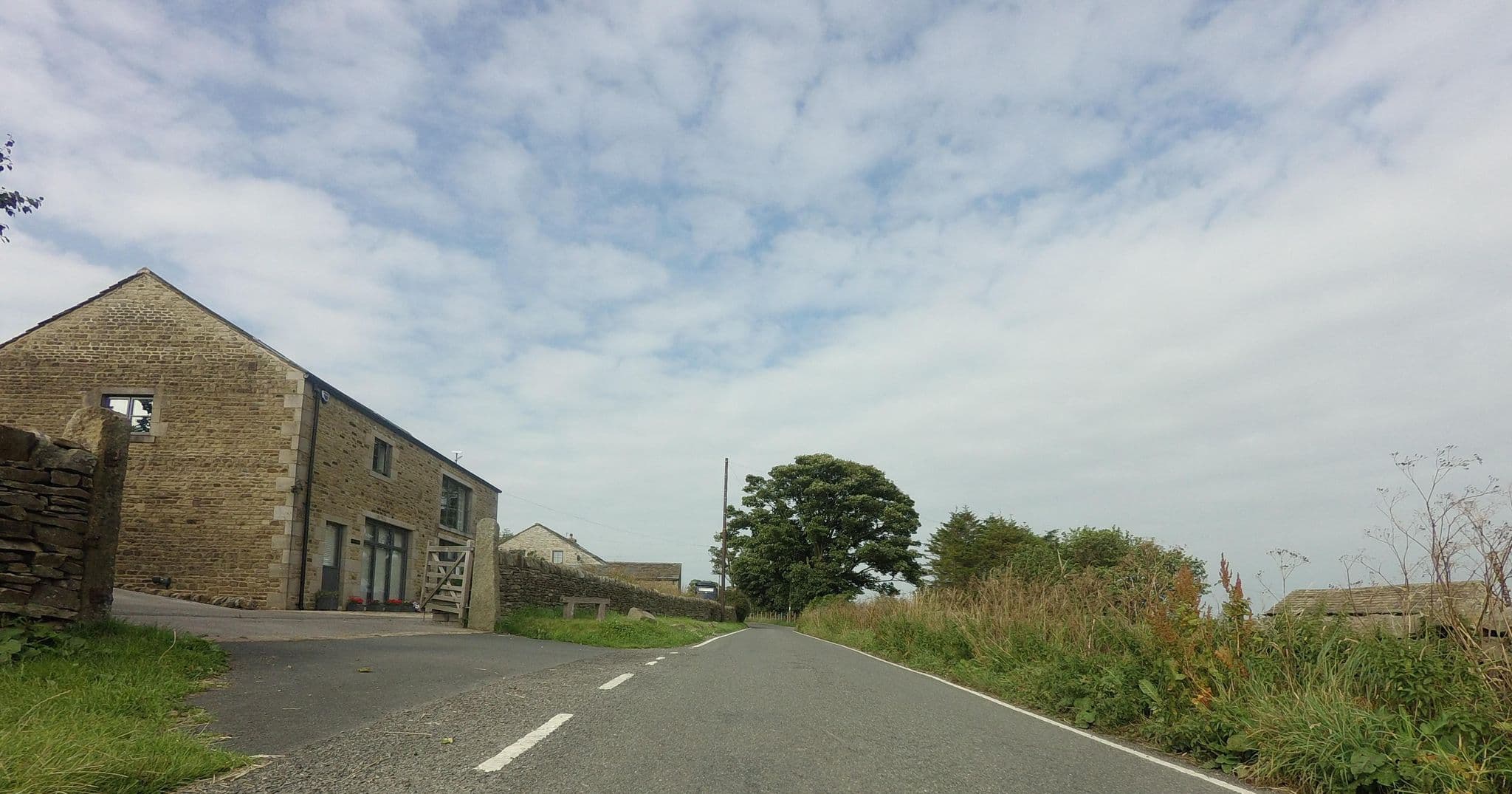 Street view near Honeymans Cottage, Silsden — © tallguy (CC BY-SA · Mapillary)