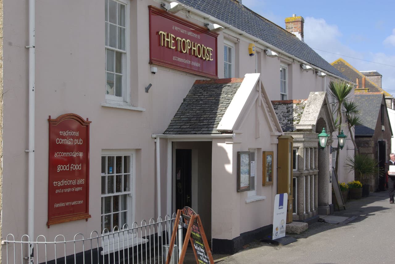 The Top House Inn (via Wikimedia Commons, CC BY-SA 2.0)