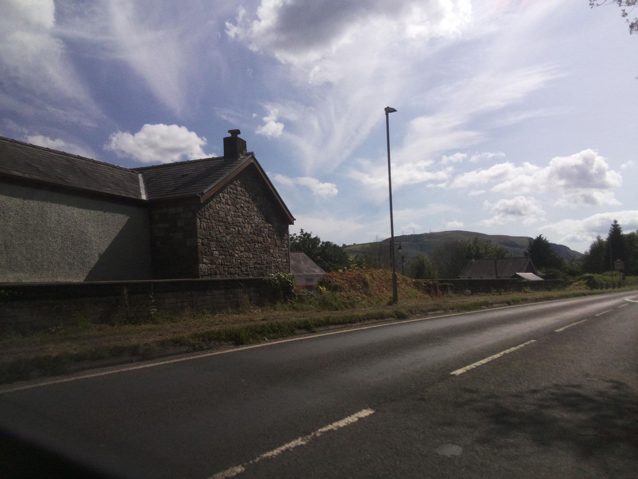 Street view near Ynyscedwyn Arms Hotel, Ystalyfera — © southglos (CC BY-SA · Mapillary)