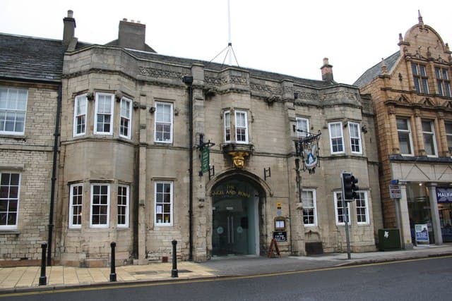 The Angel And Royal Hotel (via Wikimedia Commons, CC BY-SA 2.0)