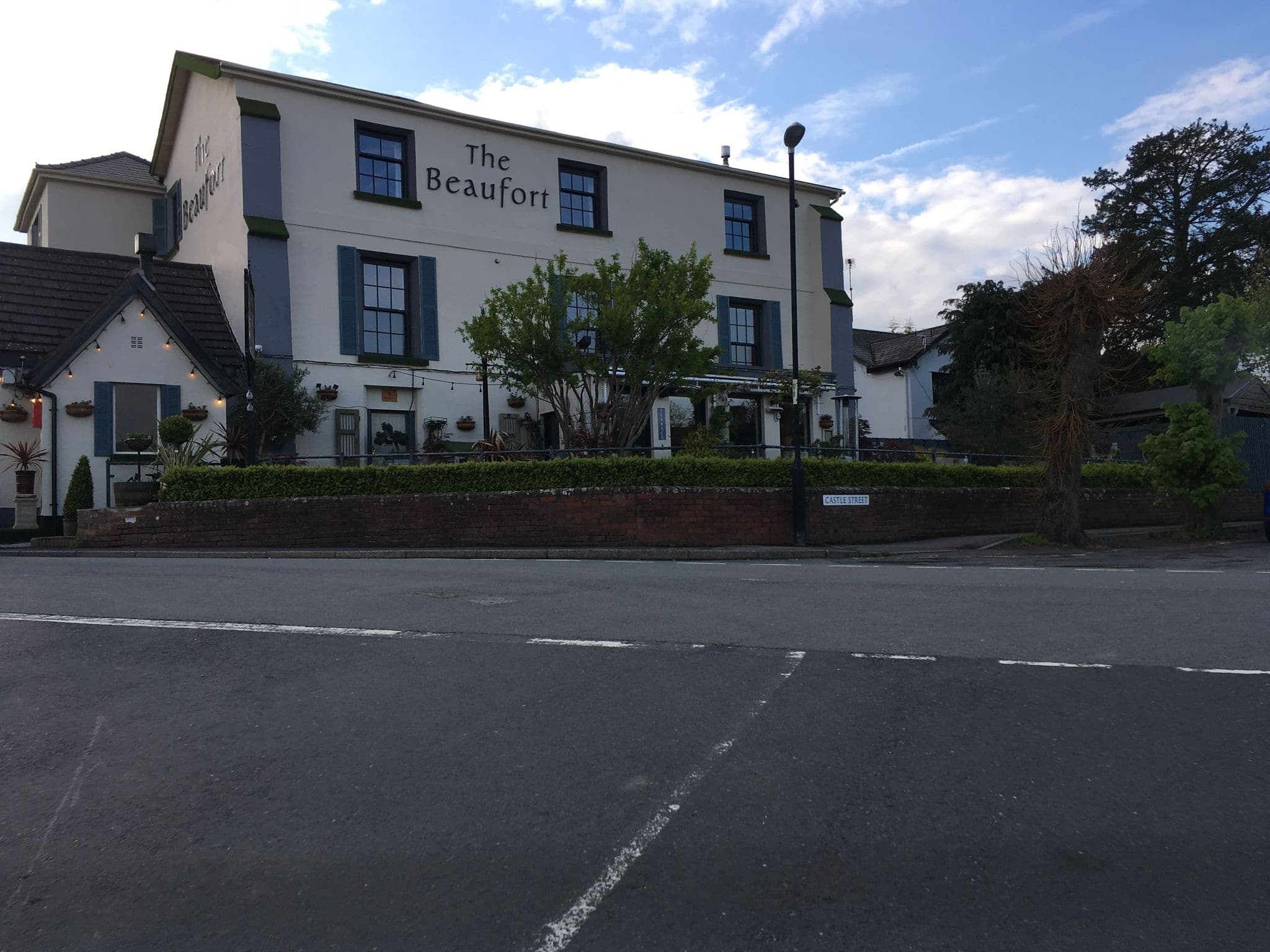 Street view near The Beaufort, Raglan — © southglos (CC BY-SA · Mapillary)