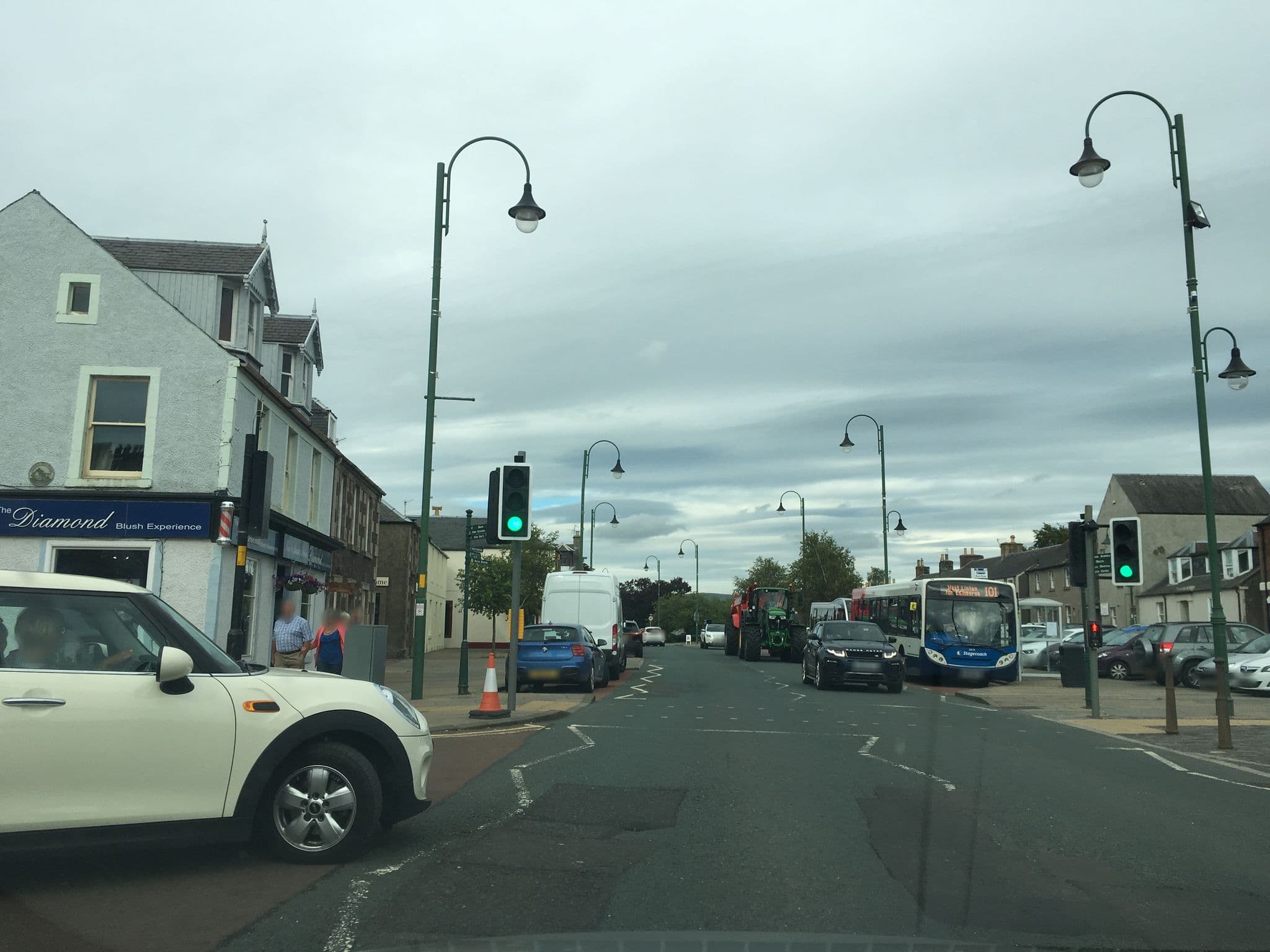 Street view near The Elphinstone Hotel, Biggar — © ccbb7766 (CC BY-SA · Mapillary)