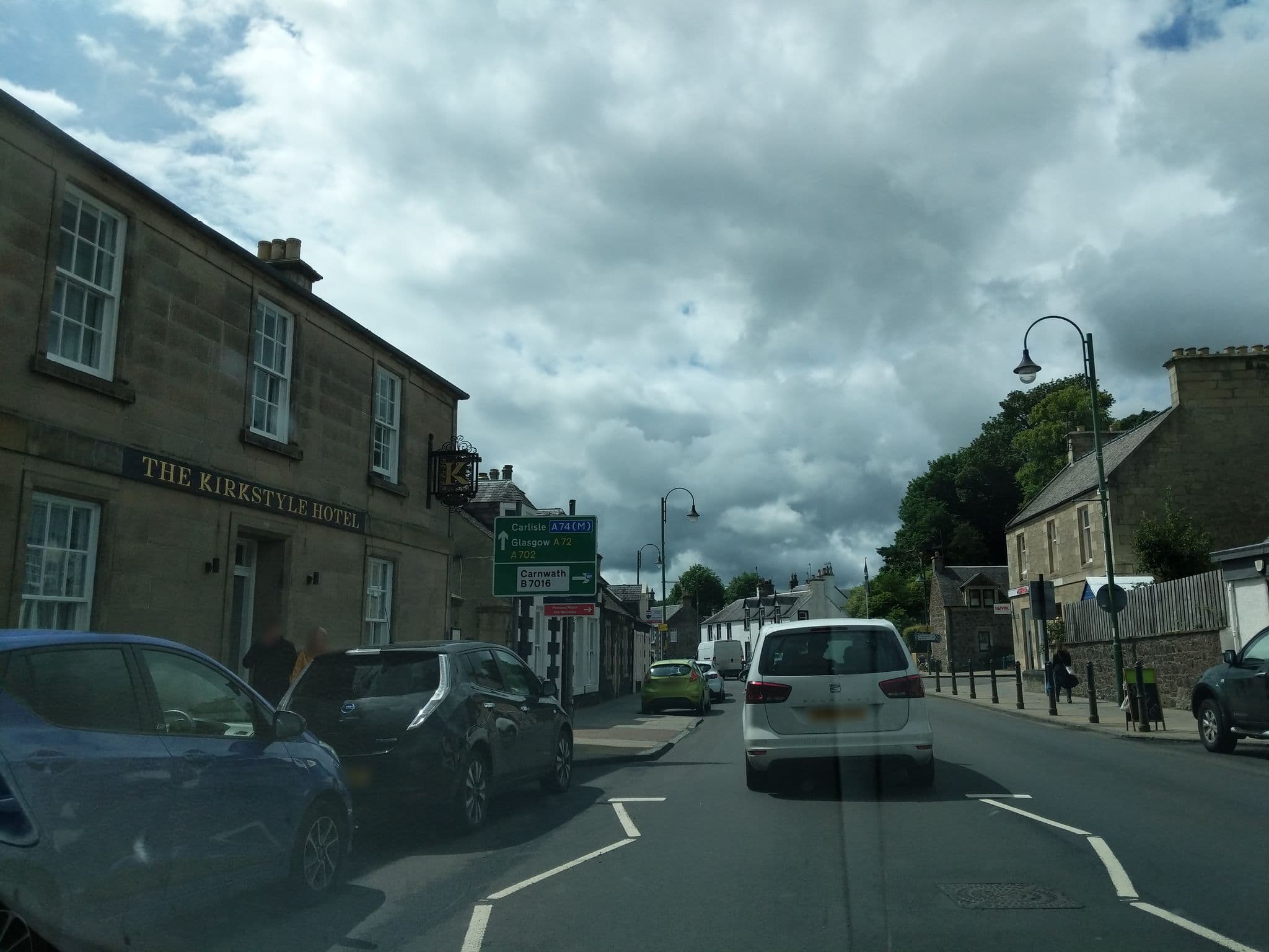 Street view near The Kirkstyle Hotel, Biggar — © ccbb7766 (CC BY-SA · Mapillary)