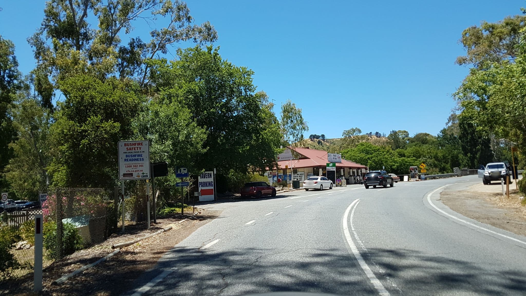 Street view near Cudlee Creek Tavern & Caravan Park, Kersbrook — © didz (CC BY-SA · Mapillary)