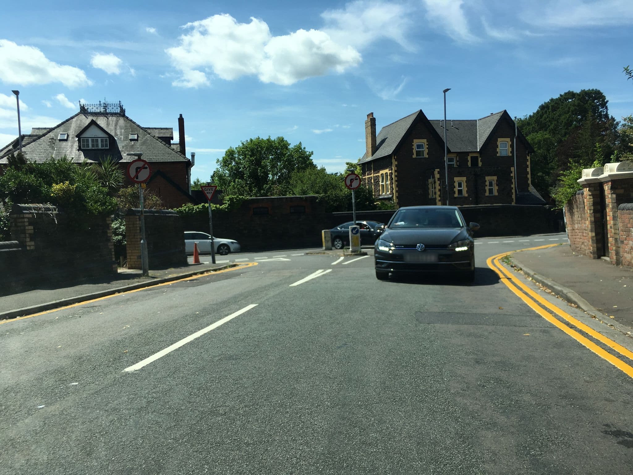 Street view near Anderley Lodge Hotel, Newport — © southglos (CC BY-SA · Mapillary)