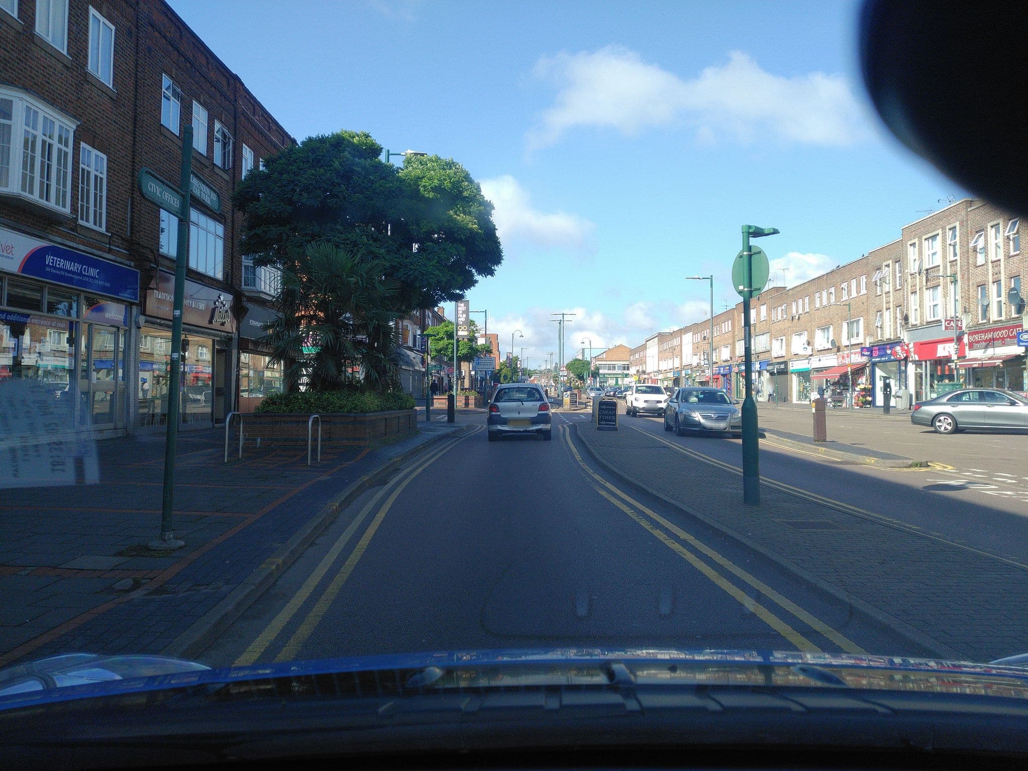 Street view near Elstree Inn, Borehamwood — © zymurgic (CC BY-SA · Mapillary)