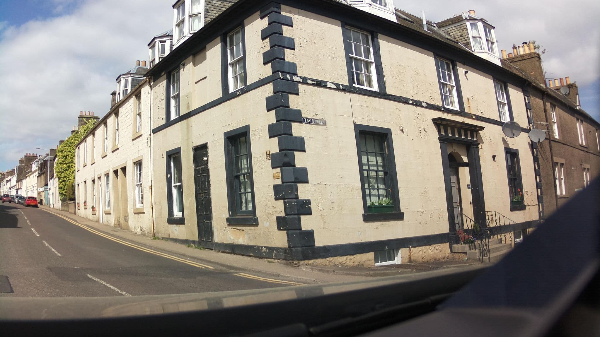 Street view near The Abbey Inn, Newburgh — © southglos (CC BY-SA · Mapillary)