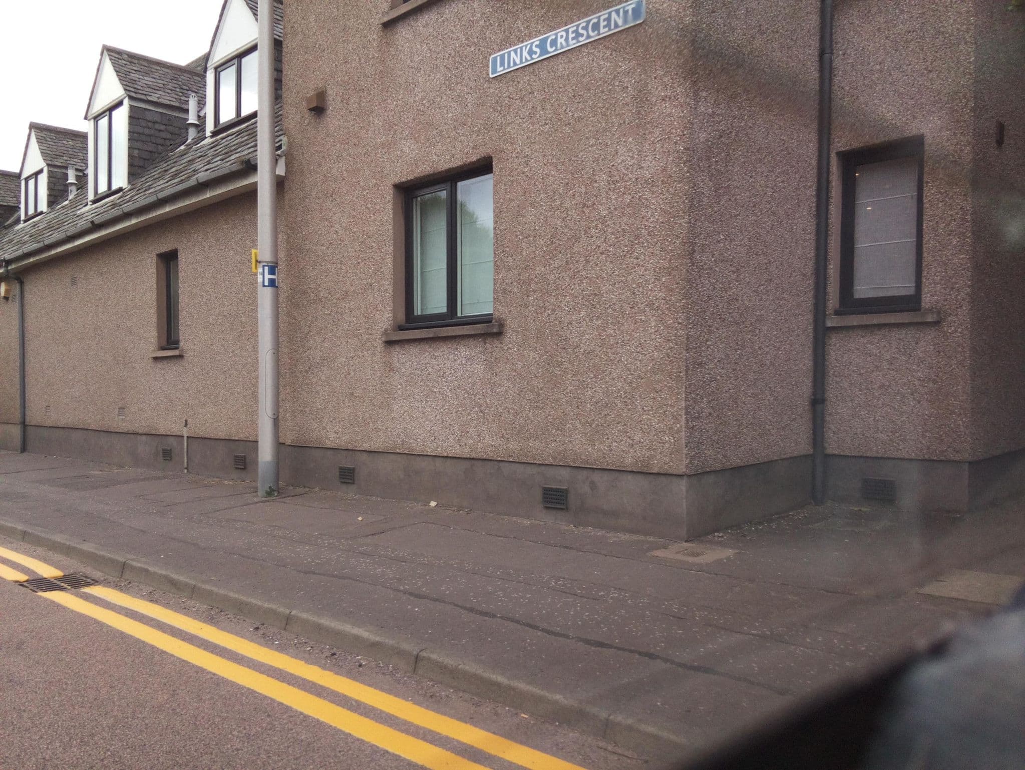 Street view near 1 Links Crescent, Saint Andrews — © southglos (CC BY-SA · Mapillary)
