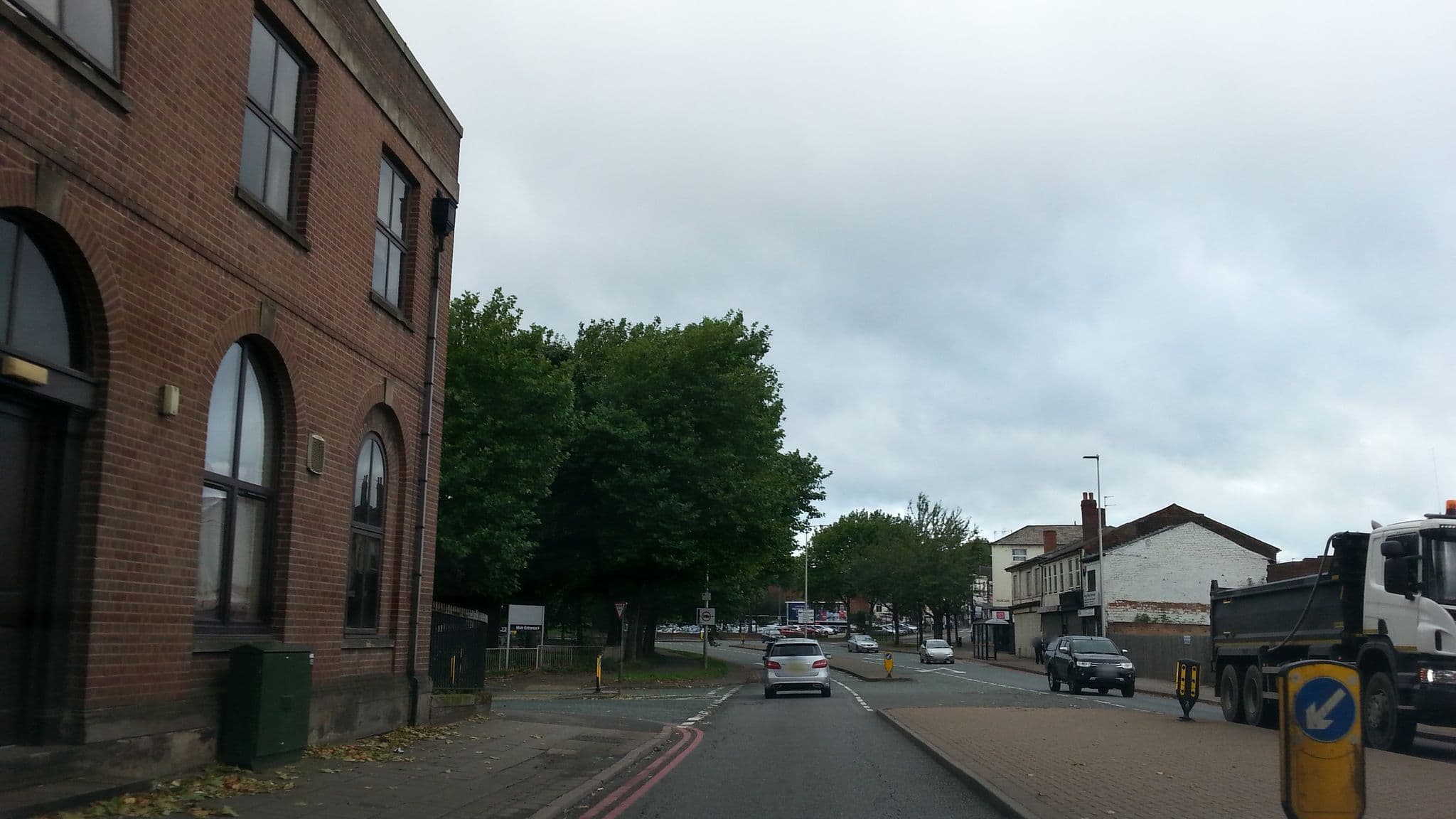 Street view near Crown House Studio Apartments, Oldbury — © adam2 (CC BY-SA · Mapillary)