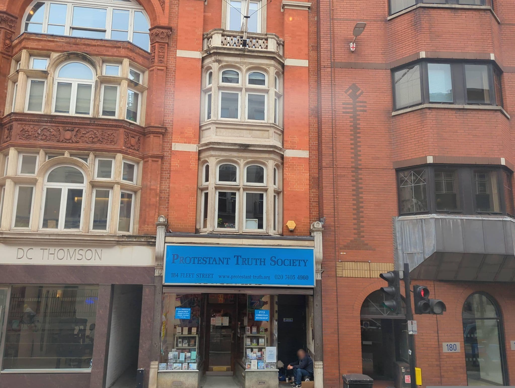Street view near Cliffords Inn Residential Flats, Holborn — © marikocco (CC BY-SA · Mapillary)