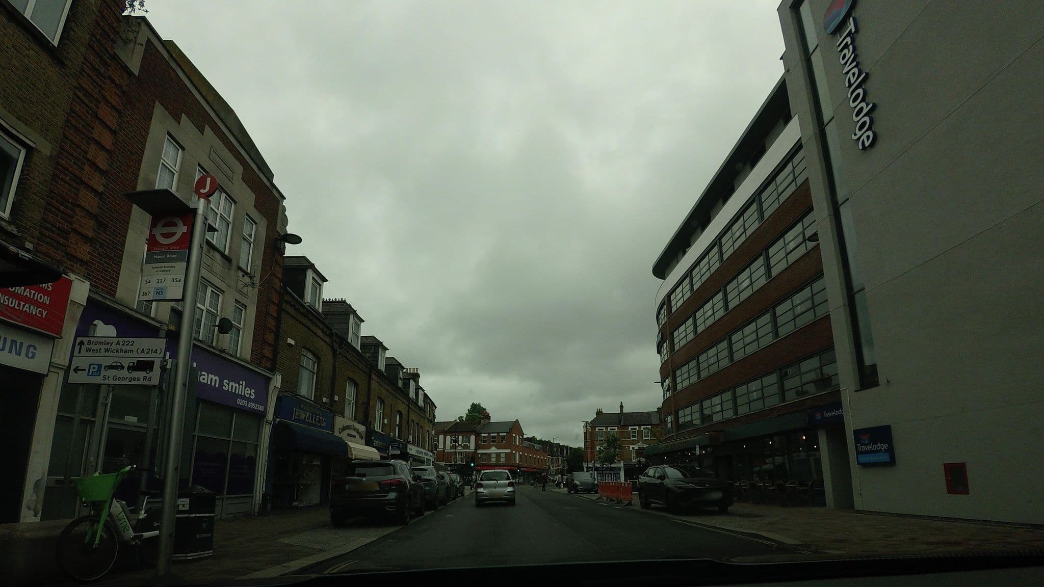 Street view near Travelodge, Beckenham — © tallguy (CC BY-SA · Mapillary)