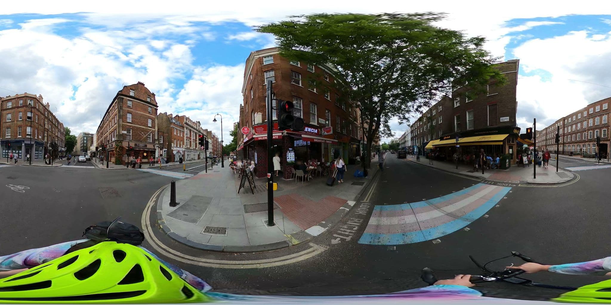 Street view near Goodwood Hotel, King's Cross — © cernbyln (CC BY-SA · Mapillary)