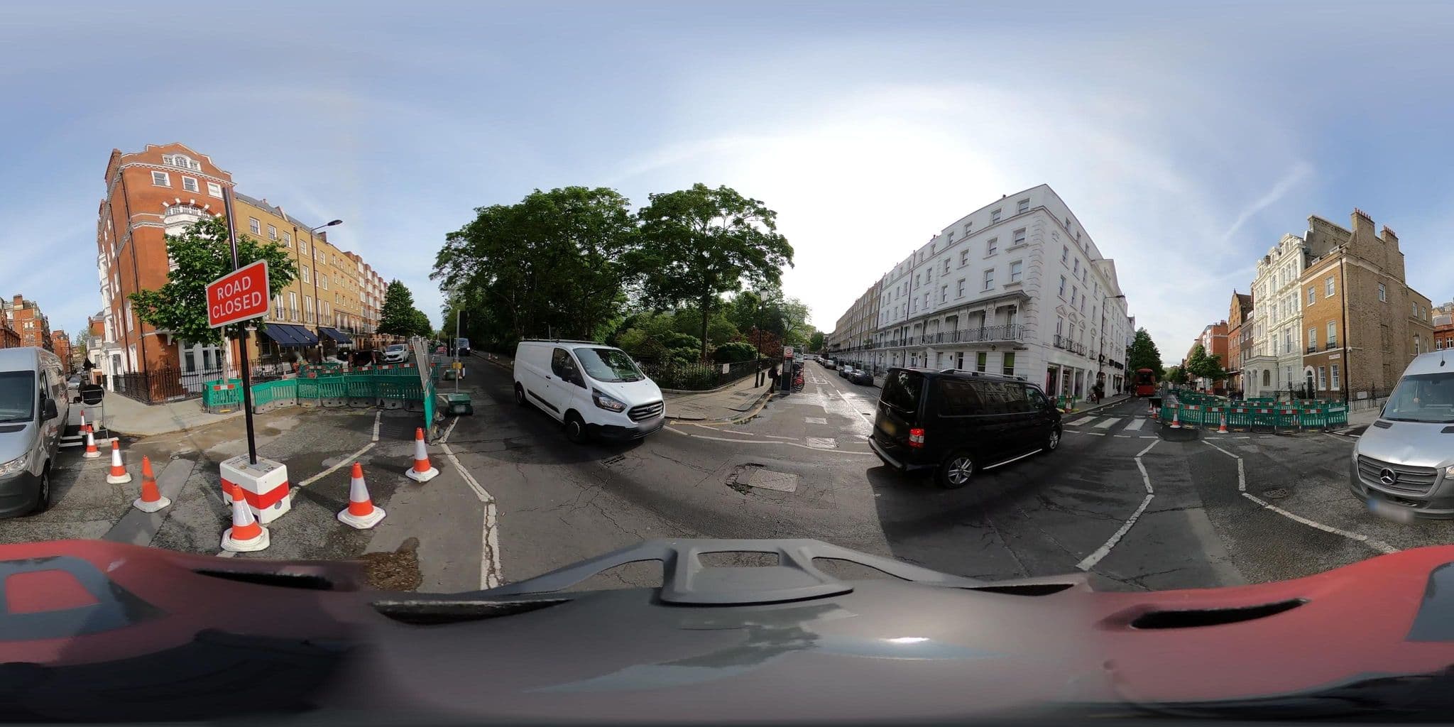 Street view near Beaverbrook Town House, Chelsea — © cueditsmaps (CC BY-SA · Mapillary)