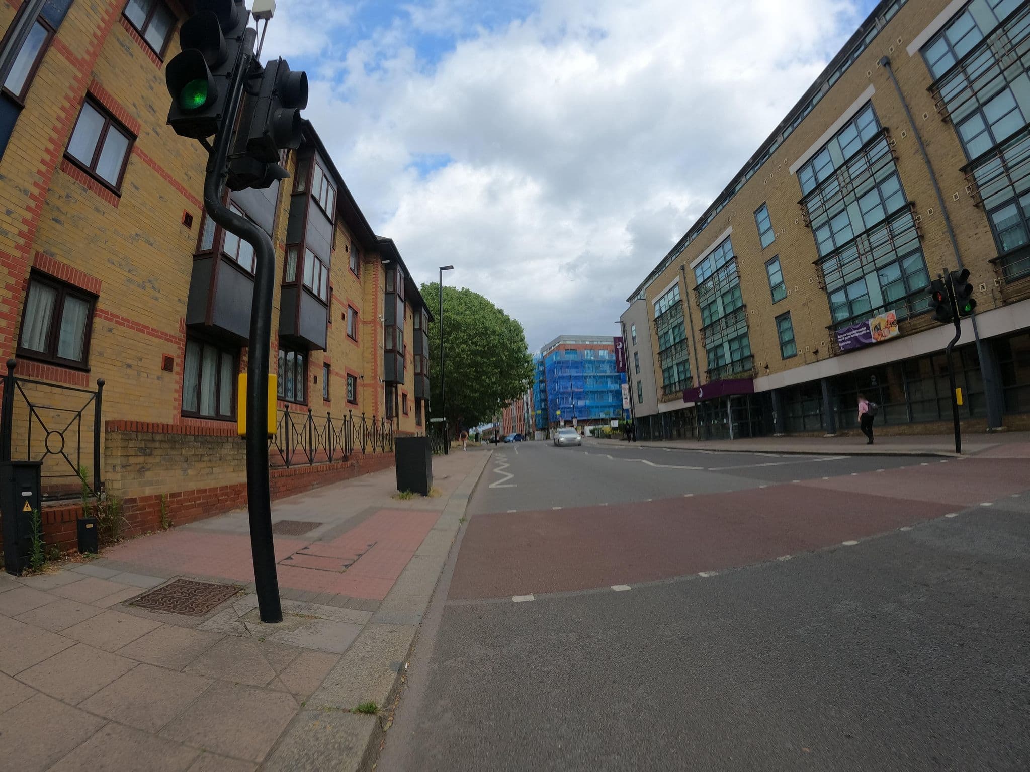 Street view near Premier Inn, Brentford — © milhouse (CC BY-SA · Mapillary)