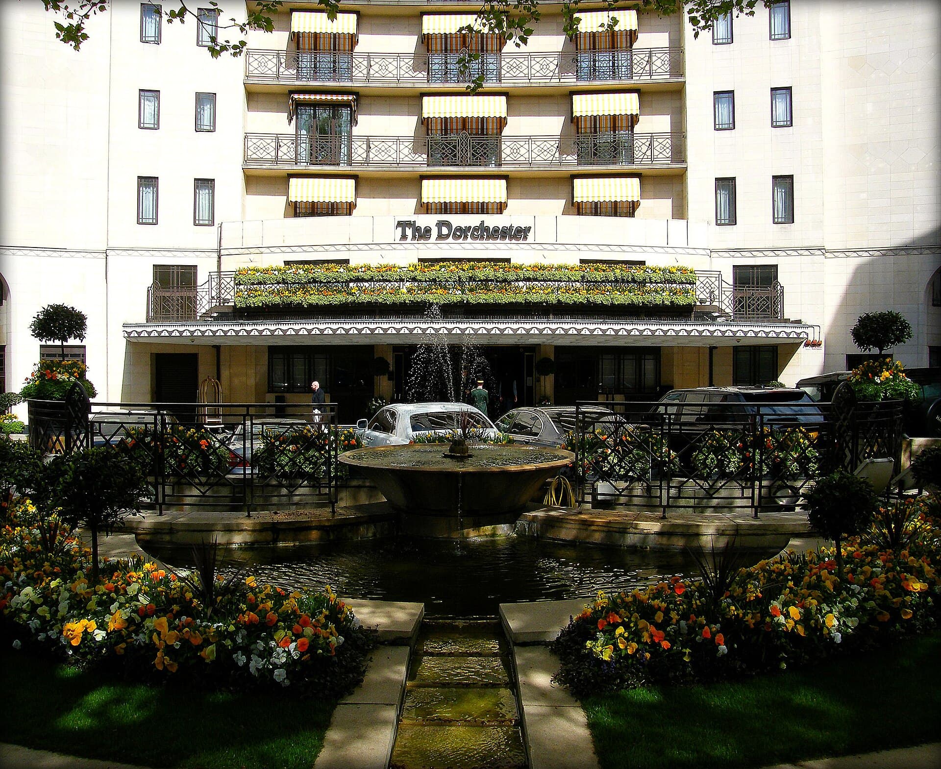 The Dorchester (via Wikimedia Commons, CC BY 2.0)