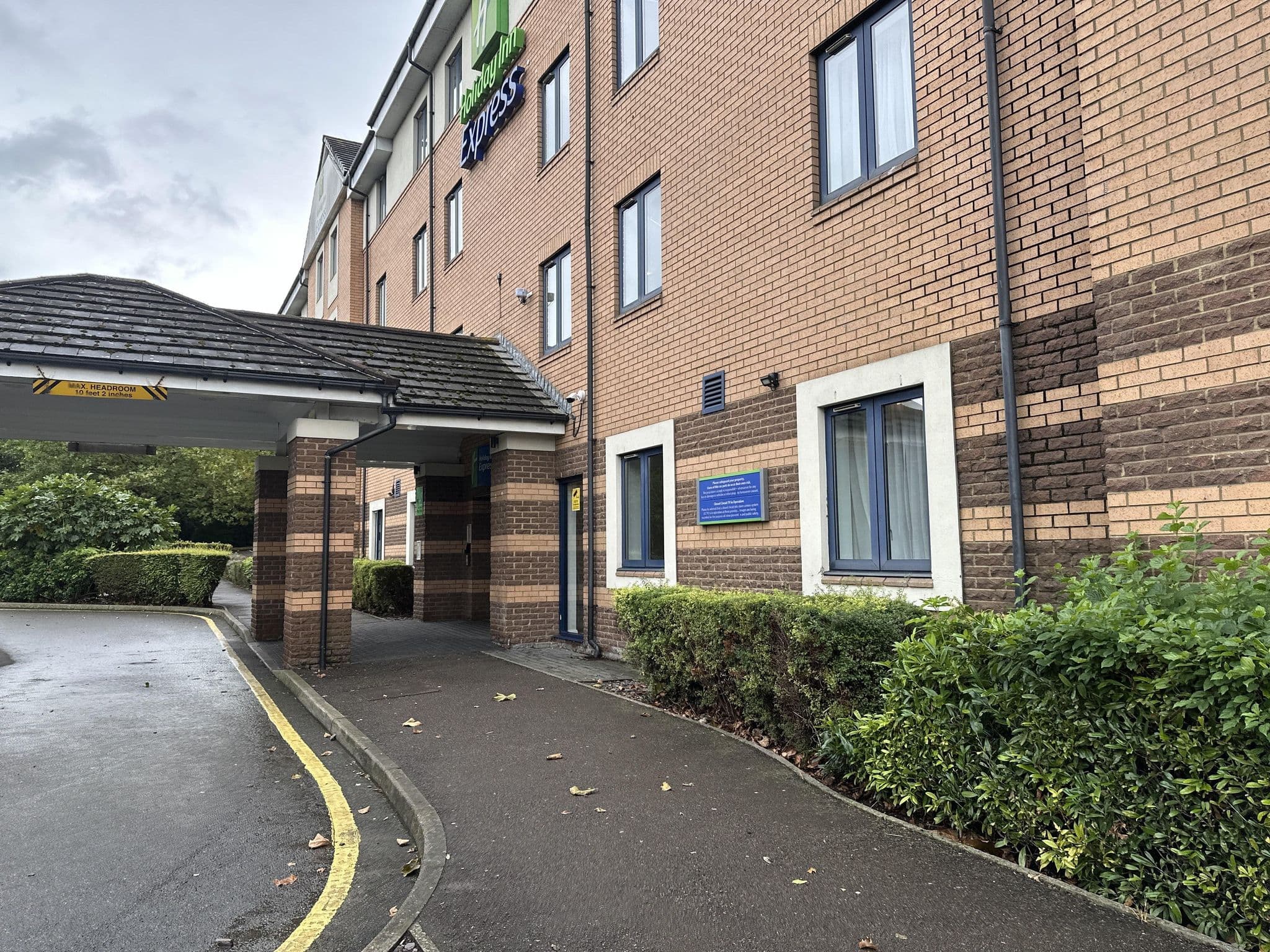 Street view near Holiday Inn Express London - Dartford, Dartford — © wasd42 (CC BY-SA · Mapillary)