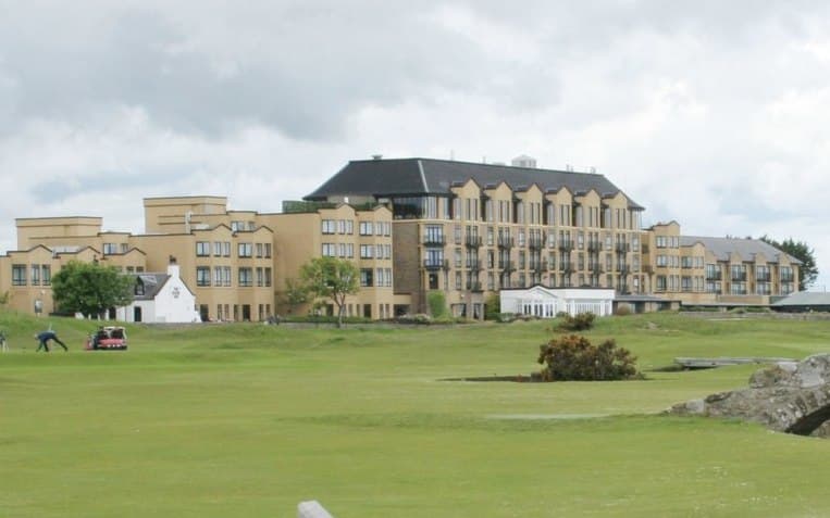 Old Course Hotel (via Wikimedia Commons, CC BY-SA 2.0)