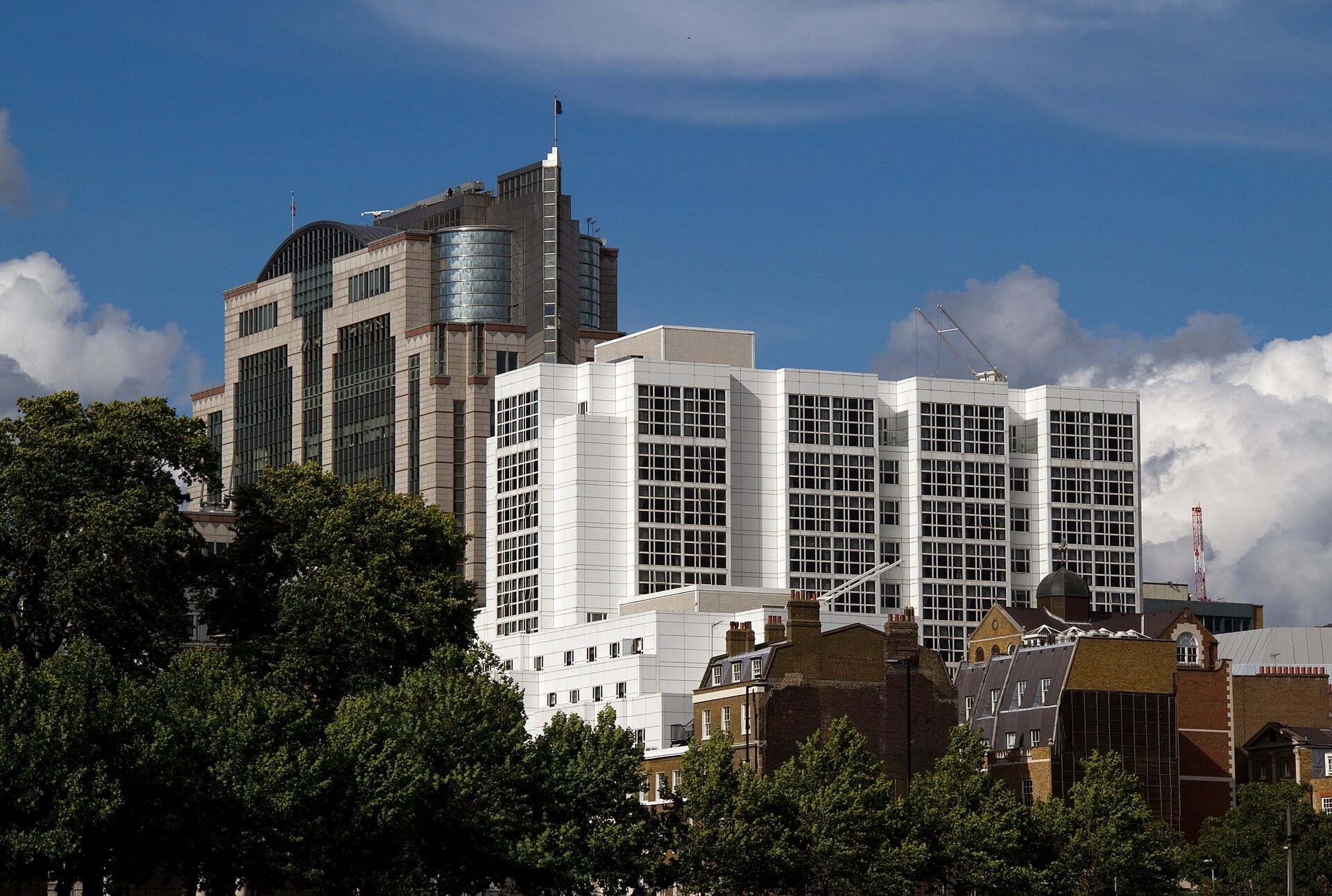 Leonardo Royal Hotel London City (via Wikimedia Commons, CC BY 2.0)