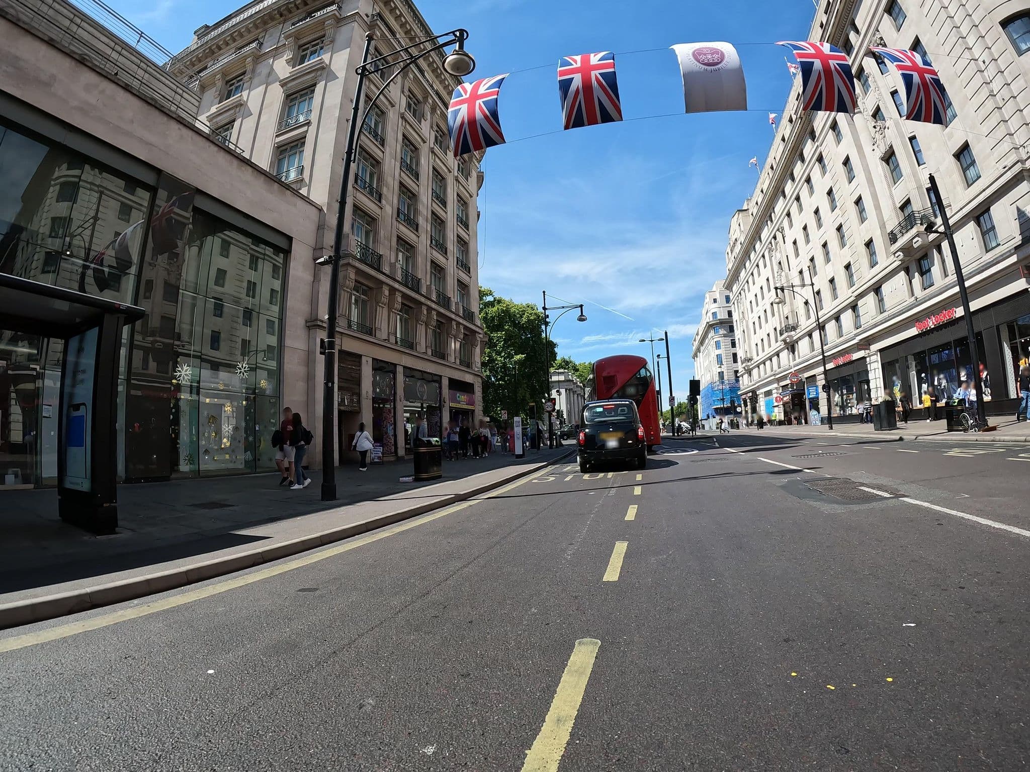 Street view near Marriott, West End of London — © erias (CC BY-SA · Mapillary)