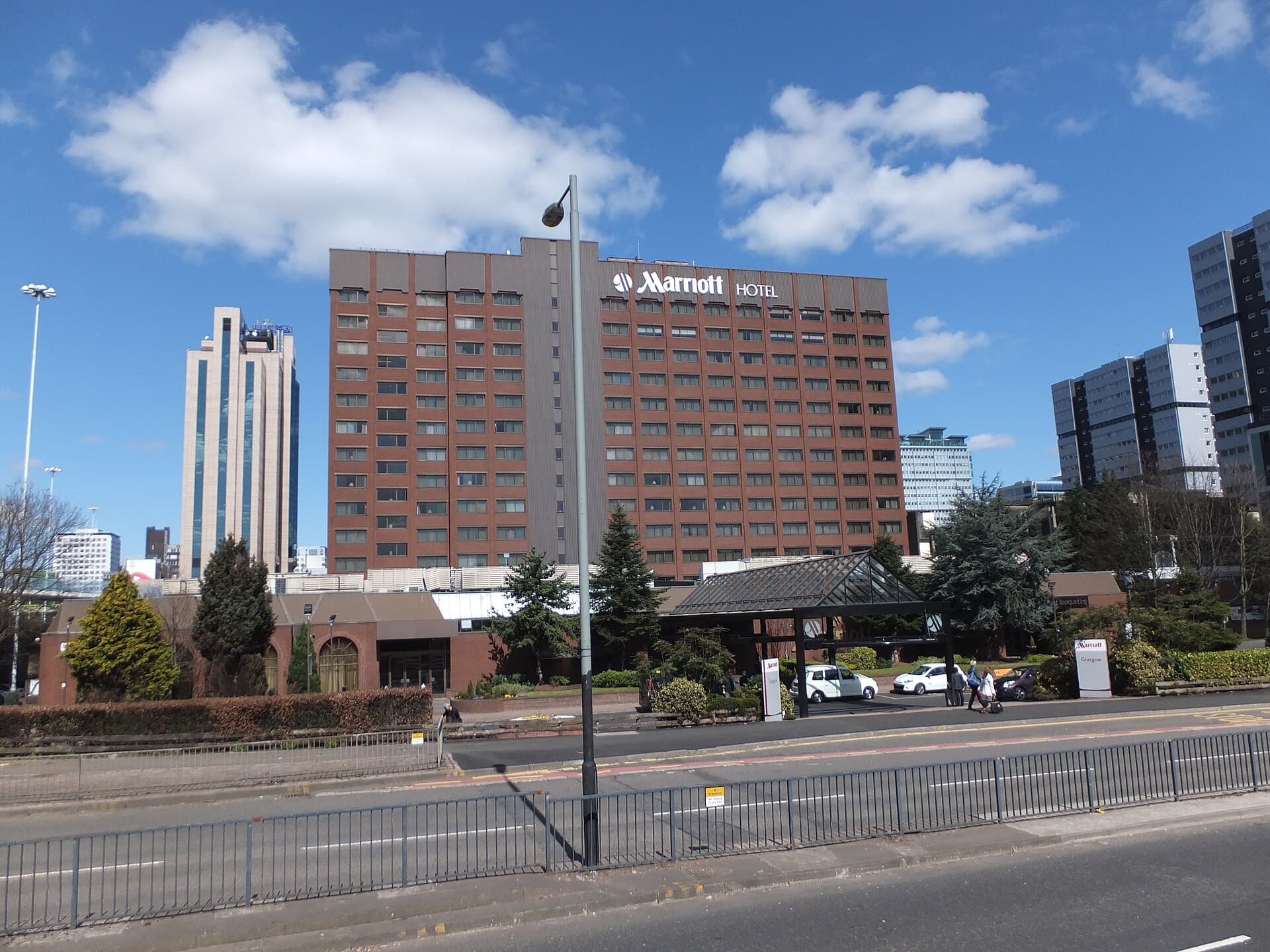 Glasgow Marriott Hotel (via Wikimedia Commons, CC BY-SA 2.0)