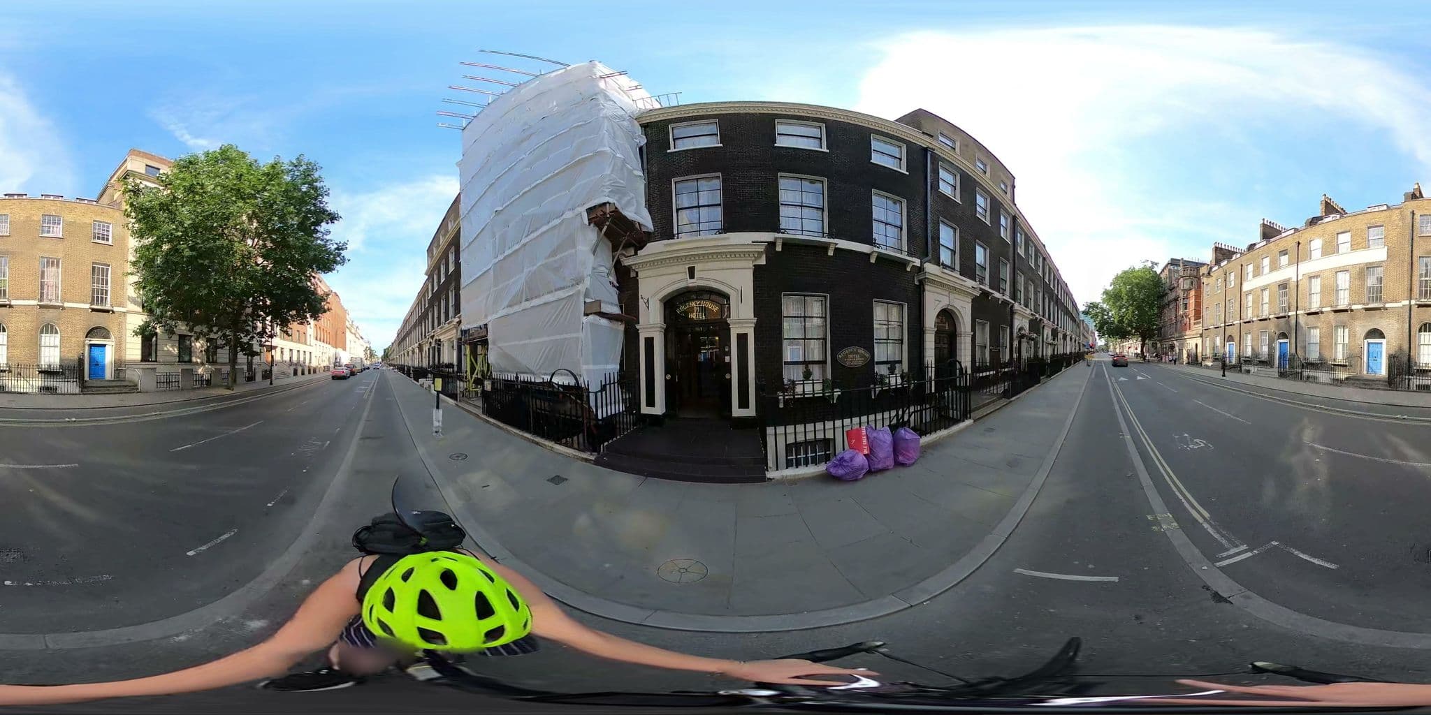 Street view near Jesmond Hotel, Soho — © cernbyln (CC BY-SA · Mapillary)