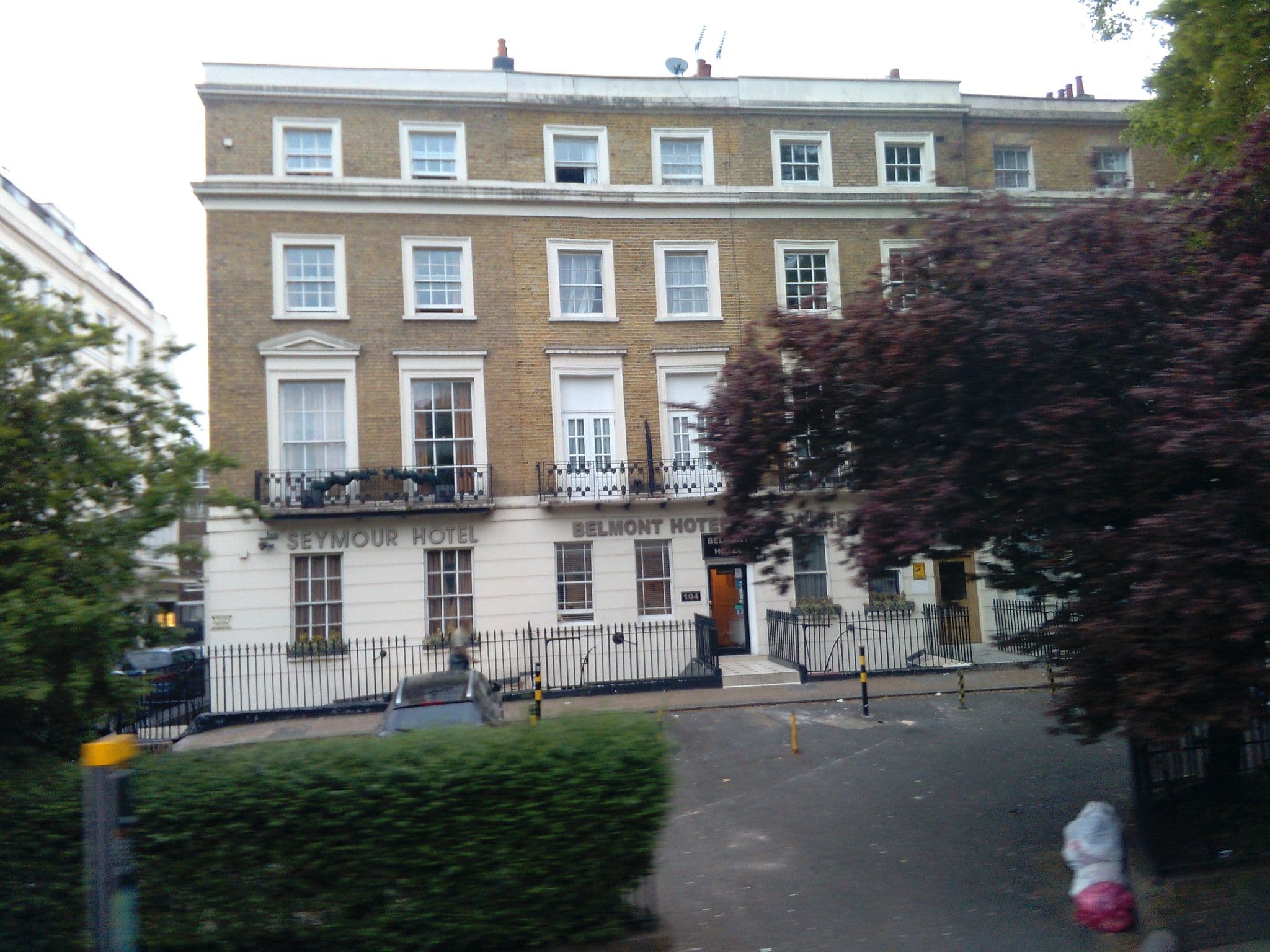 Street view near Belmont Hotel, Hyde Park