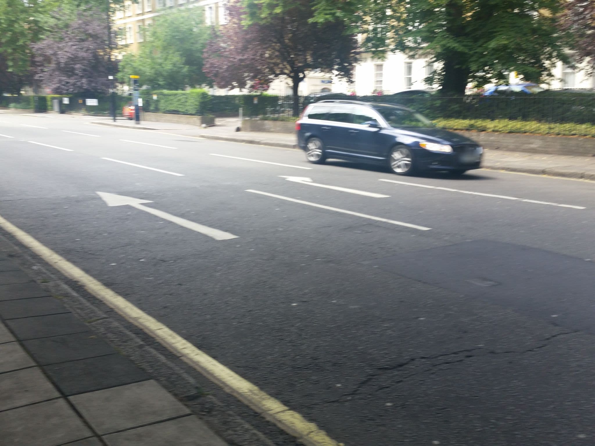 Street view near Berkeley Court Hotel, Hyde Park — © matth81 (CC BY-SA · Mapillary)
