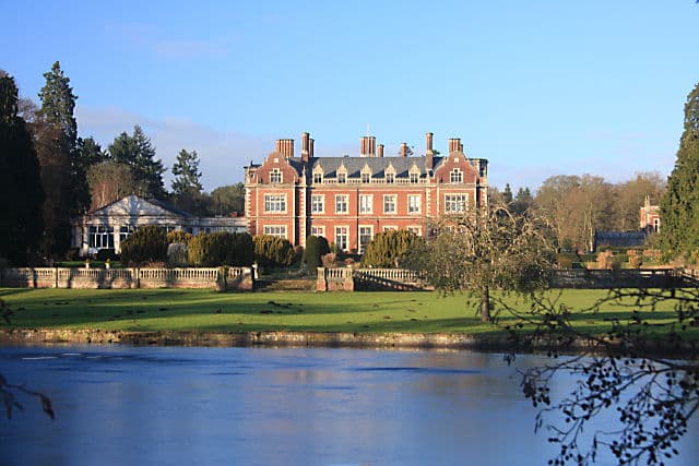 Lynford Hall (via Wikimedia Commons, CC BY-SA 2.0)