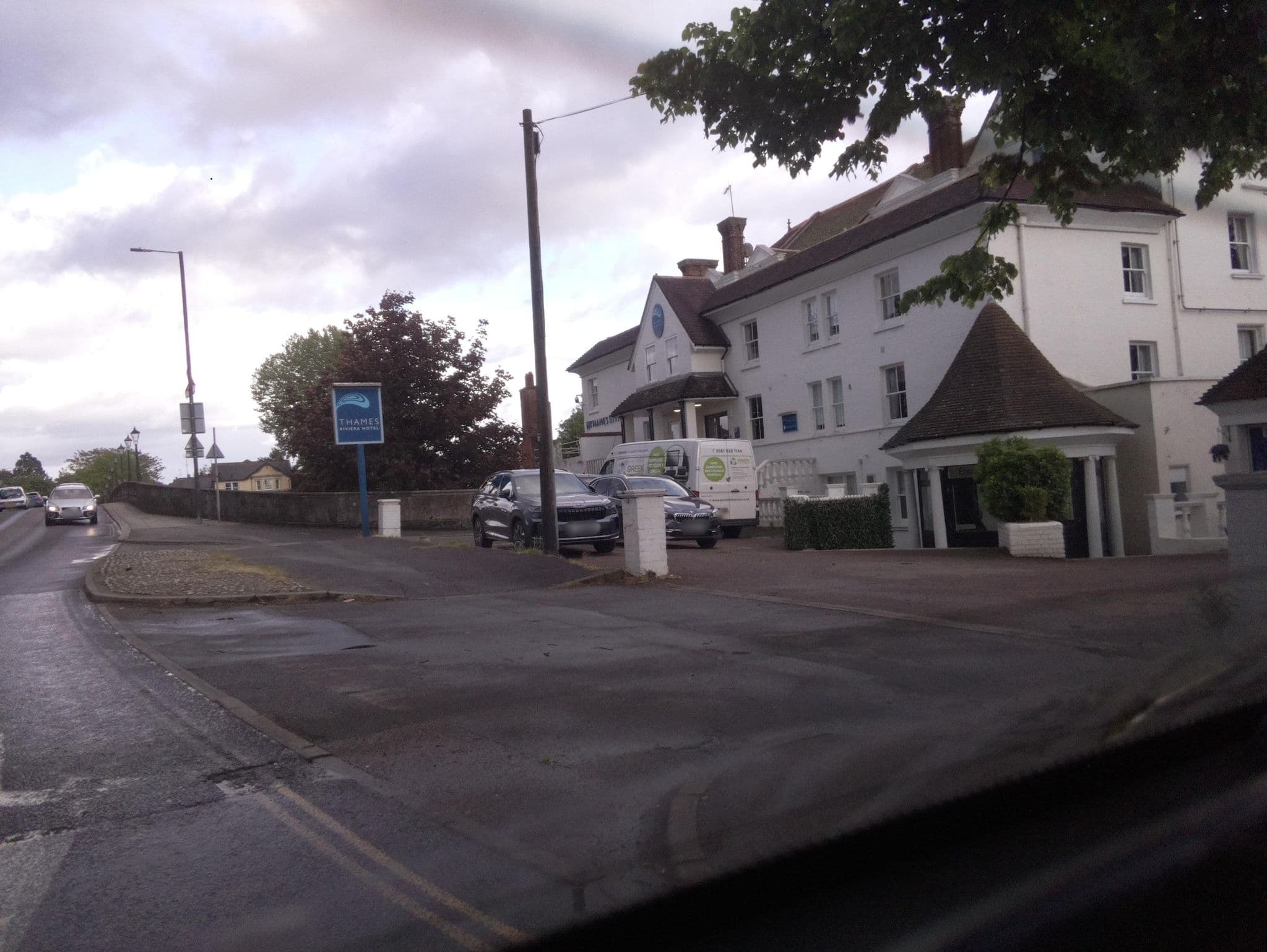 Street view near Thames Riviera Hotel, Maidenhead — © southglos (CC BY-SA · Mapillary)