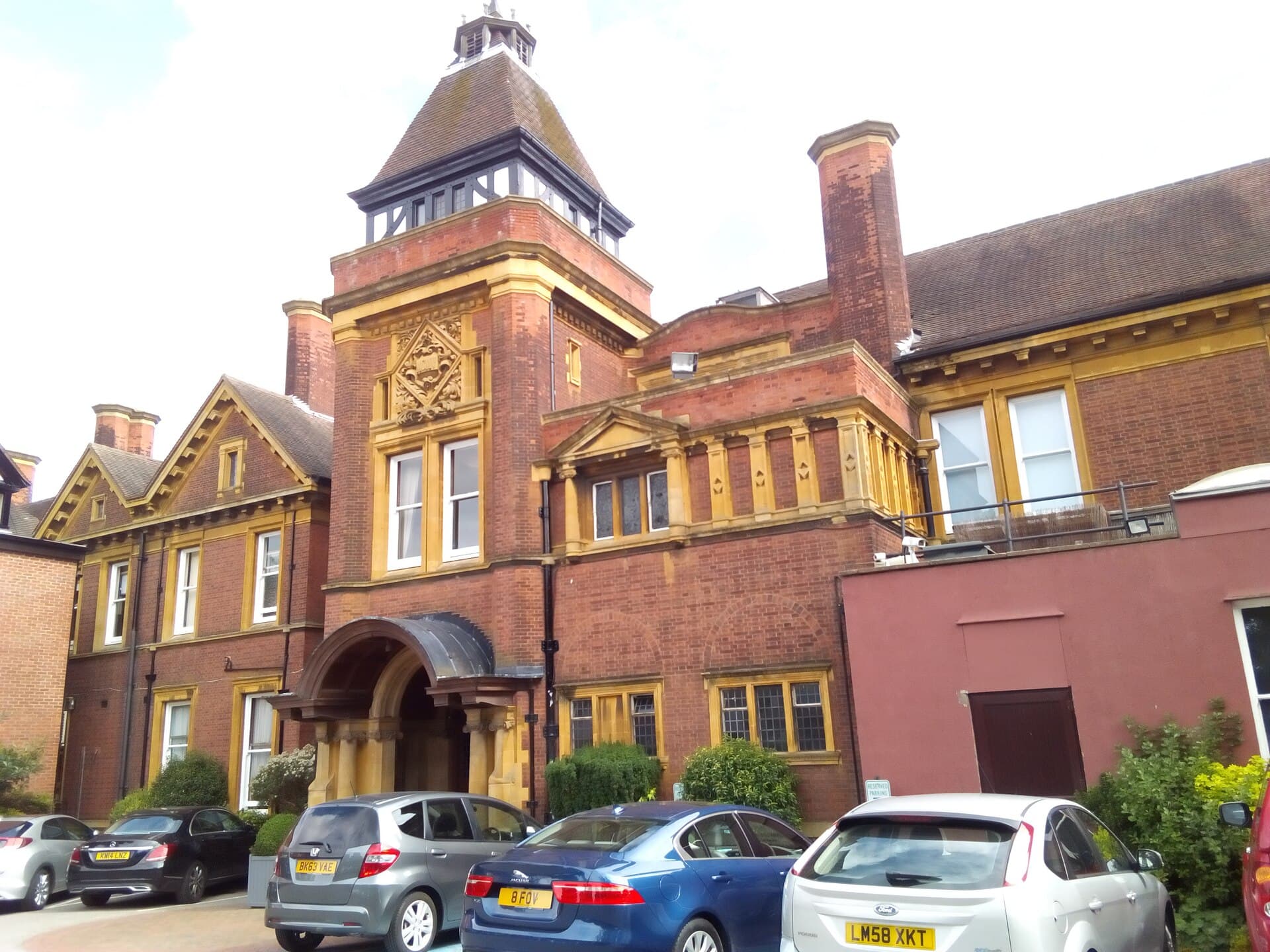 Moor Hall Hotel & Spa (via Wikimedia Commons, CC BY-SA 4.0)