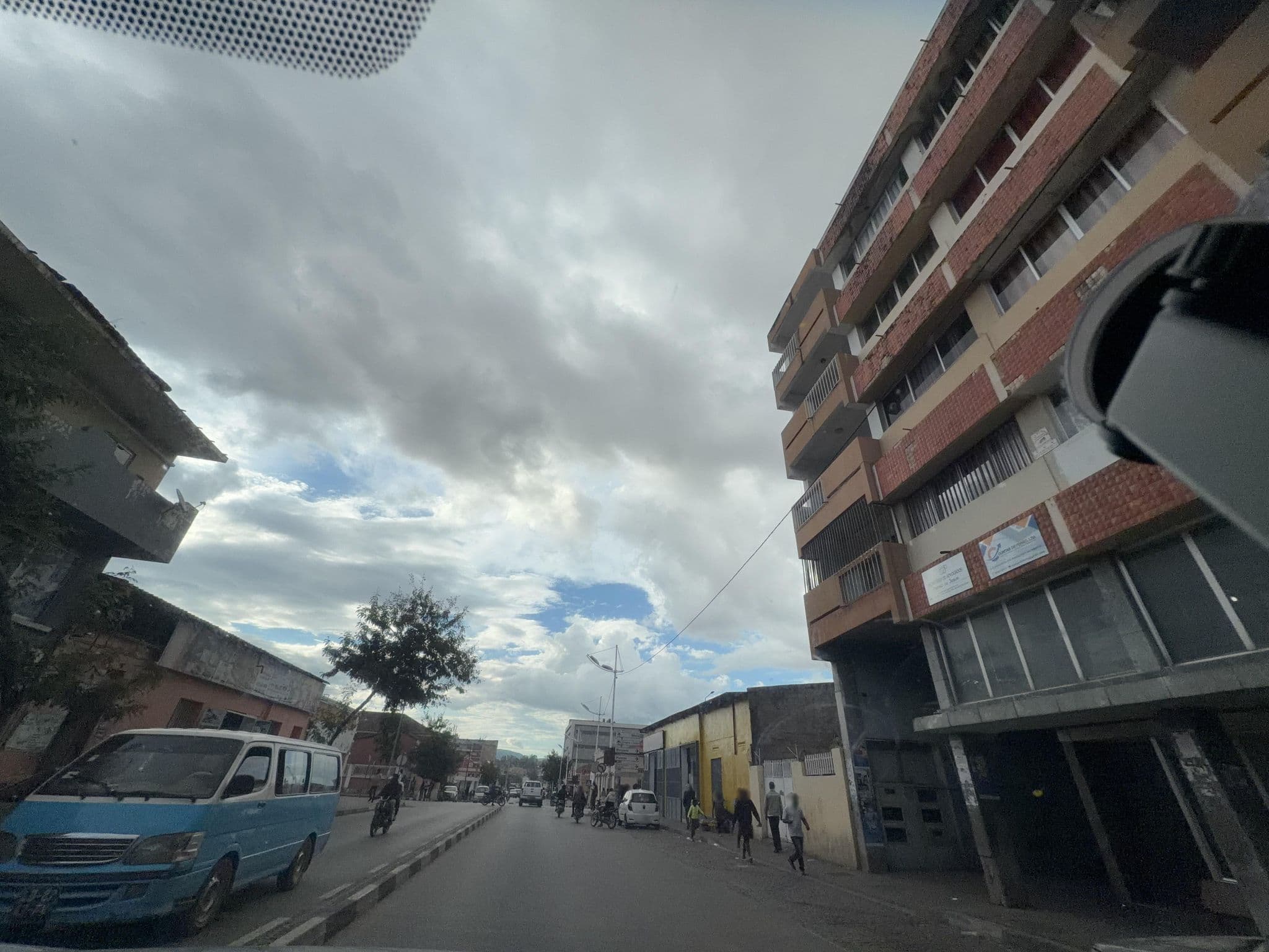 Street view near Hotel Chik-Chik Lubango, Lubango — © viag8 (CC BY-SA · Mapillary)