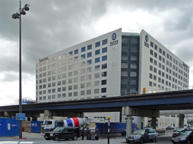 Sofitel Gatwick (via Wikimedia Commons, CC BY-SA 2.0)