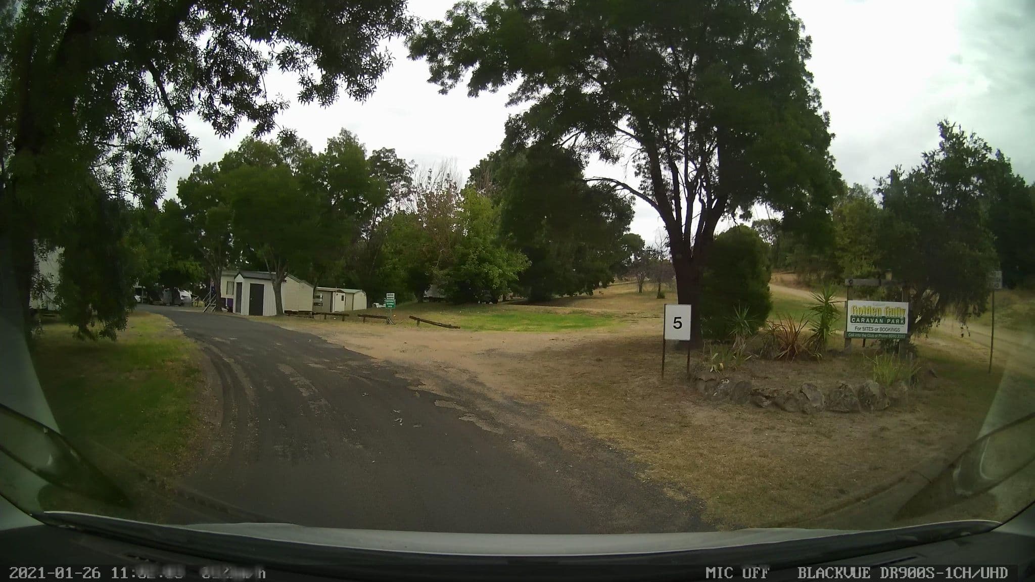 Street view near Golden Gully Caravan Park, Tumut — © bob3bob3 (CC BY-SA · Mapillary)