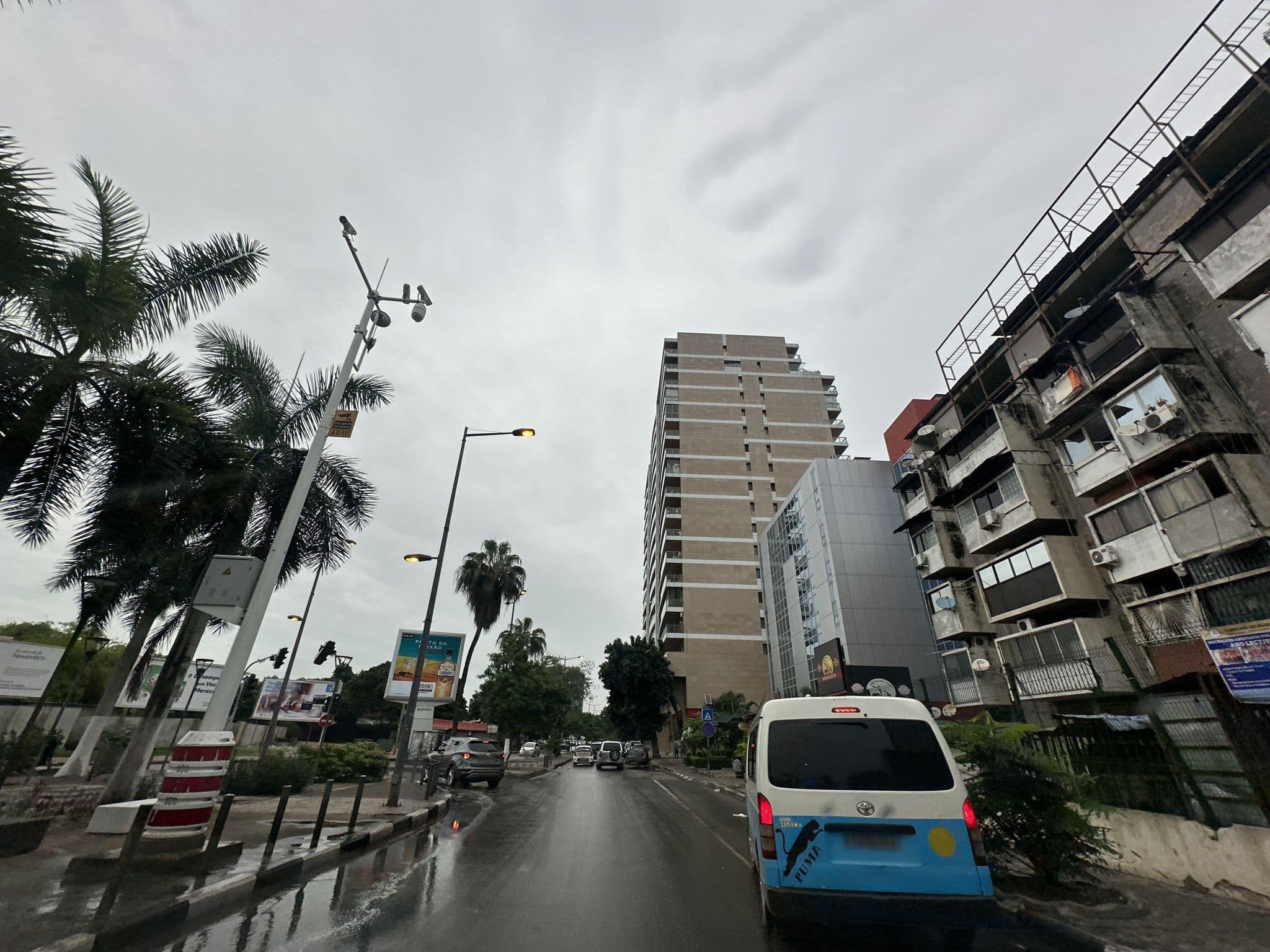 Street view near Hotel Bikuku, Luanda — © viatorsuperum (CC BY-SA · Mapillary)