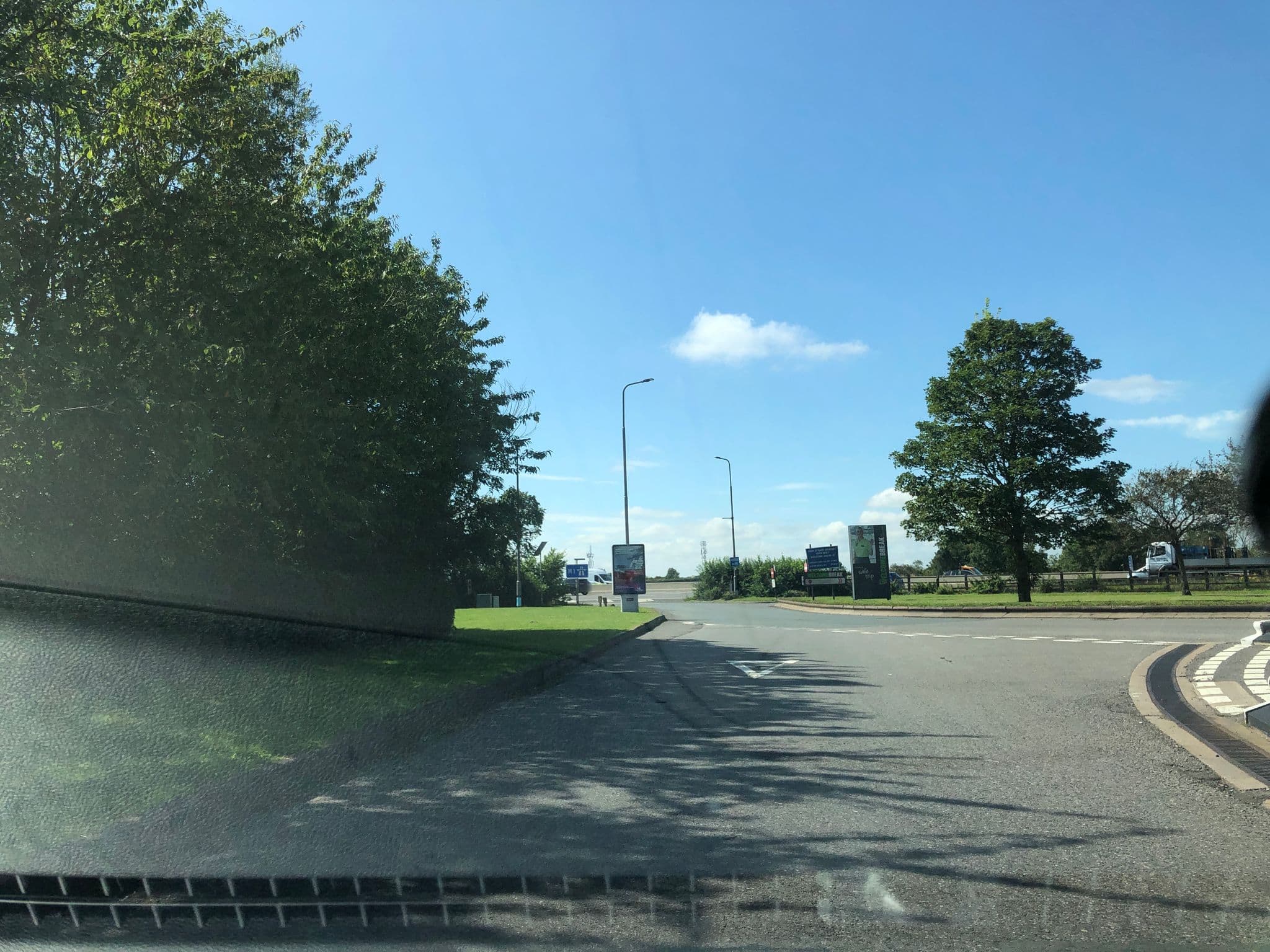 Street view near Days Inn, Killamarsh — © laye (CC BY-SA · Mapillary)