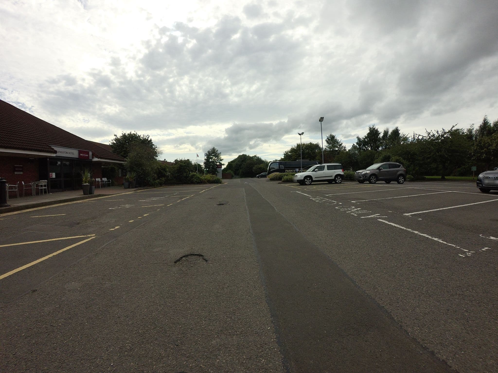 Street view near Mercure Livingston Hotel, Mid Calder — © hobgoblin (CC BY-SA · Mapillary)