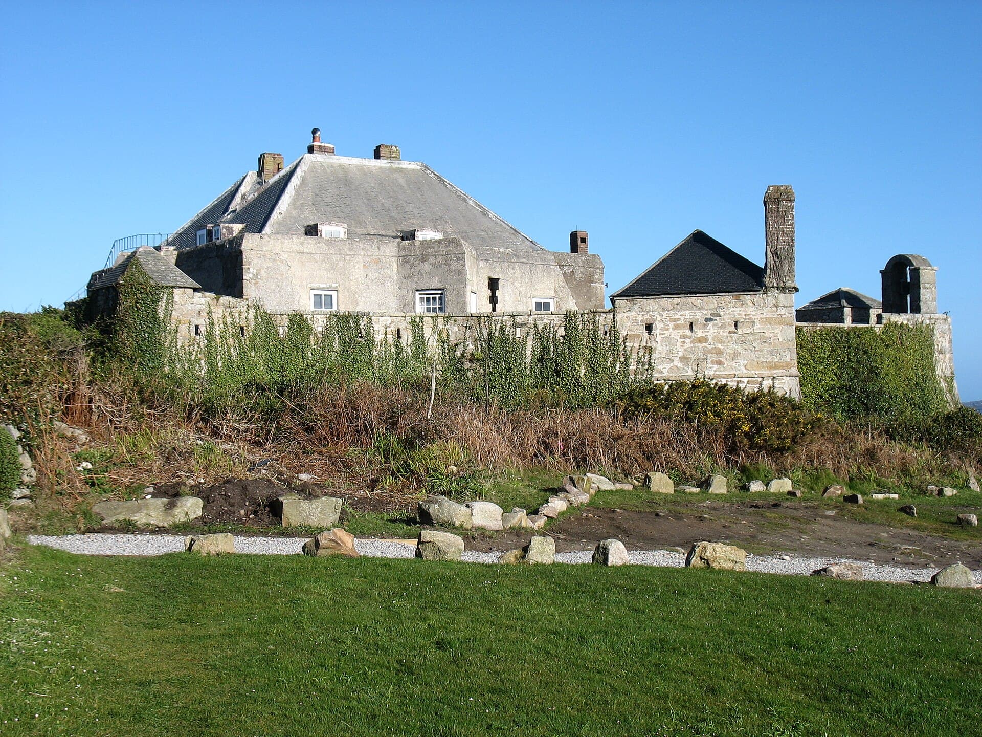 Star Castle (via Wikimedia Commons, CC BY-SA 2.0)