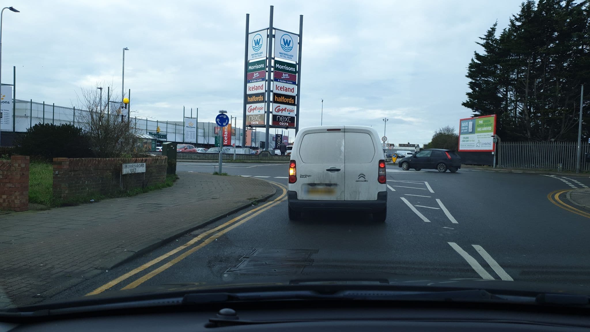 Street view near Horseshoe House, Clacton-on-Sea — © edloach (CC BY-SA · Mapillary)