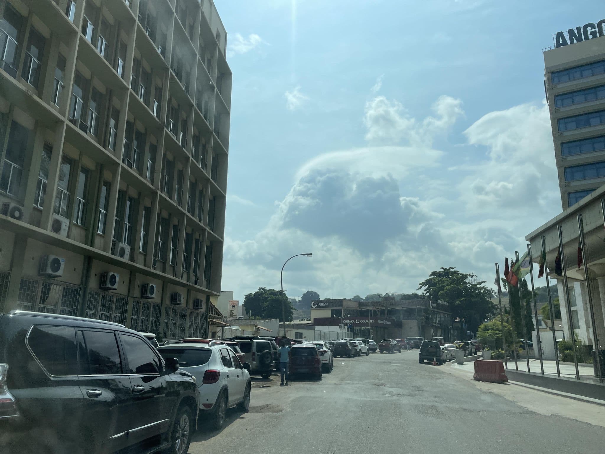 Street view near Hotel Diamante, Ingombota — © Manolo23 (CC BY-SA · Mapillary)