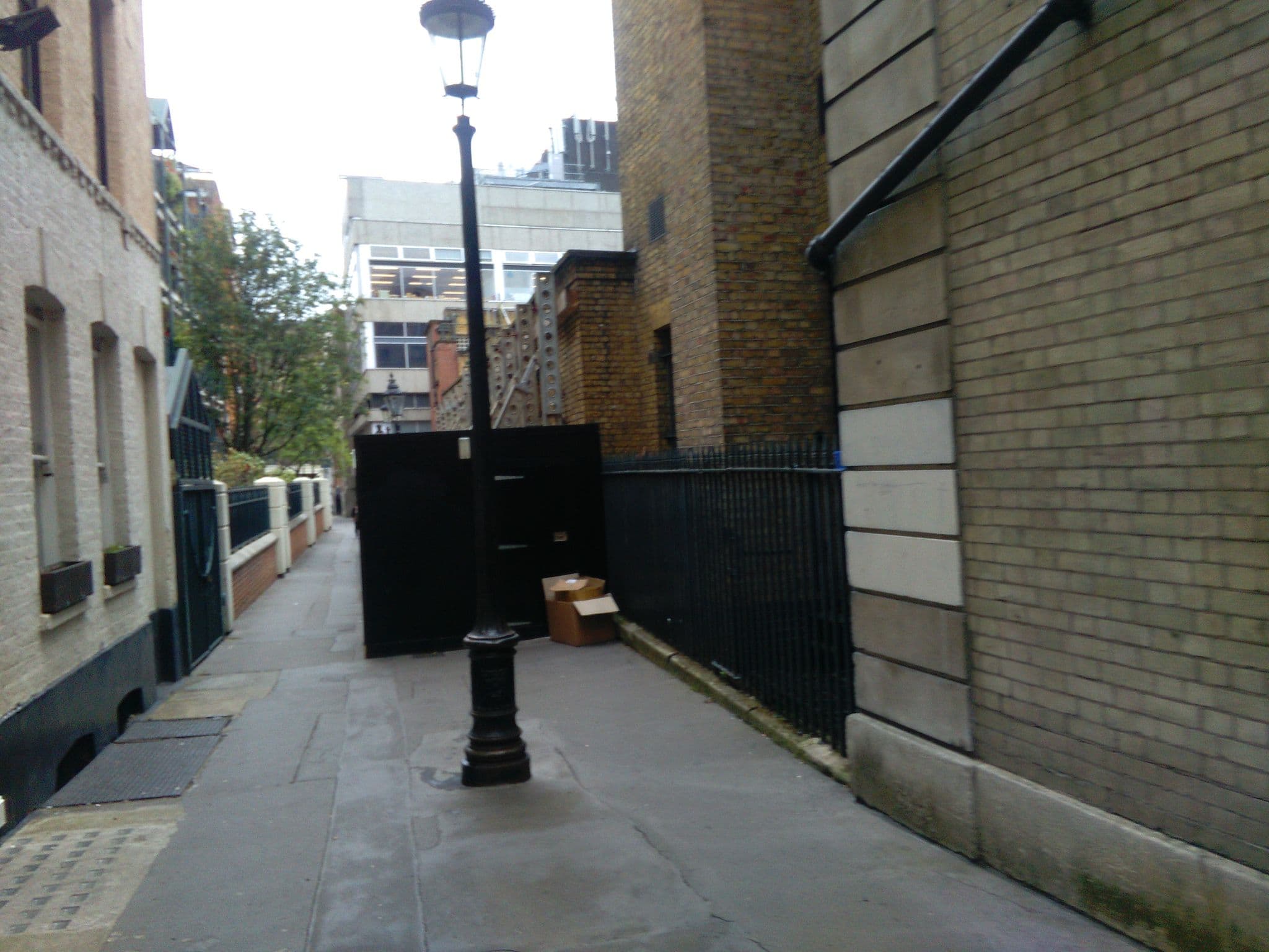 Street view near Fielding Hotel, Holborn — © ris (CC BY-SA · Mapillary)