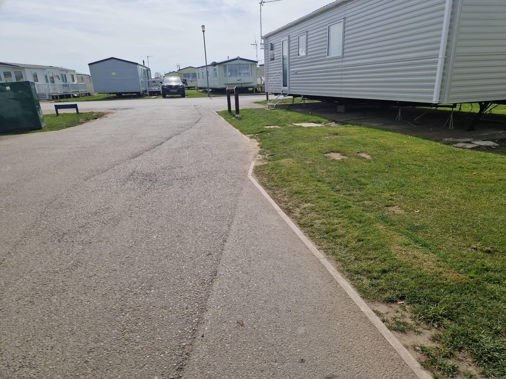Street view near Martello Beach Holiday Park, Saint Osyth — © edloach (CC BY-SA · Mapillary)